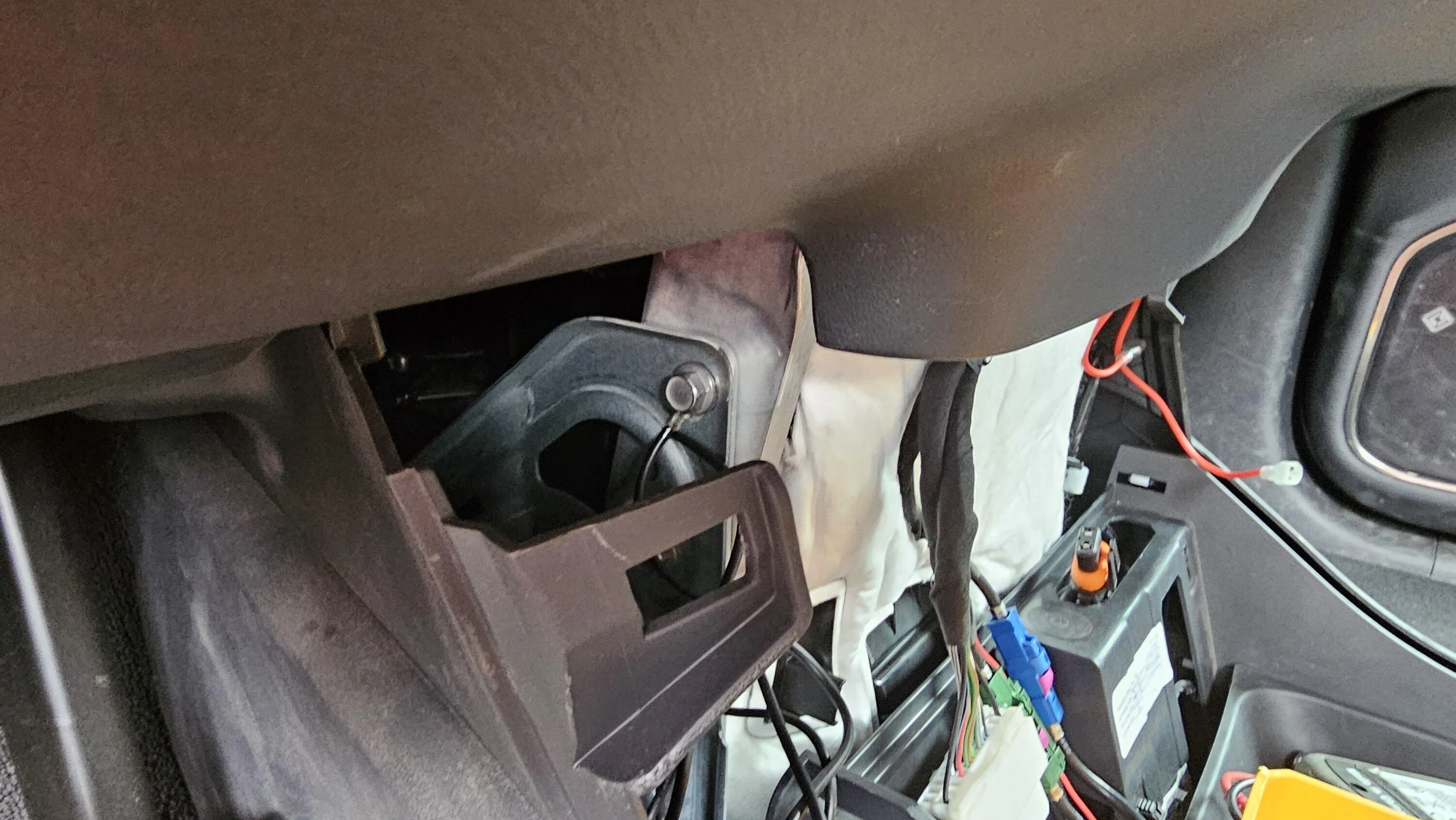 Rivian R1T R1S DIY: How To Add Interior 12v/USB-C (and interior high-current 12v loads) 20240318_153125