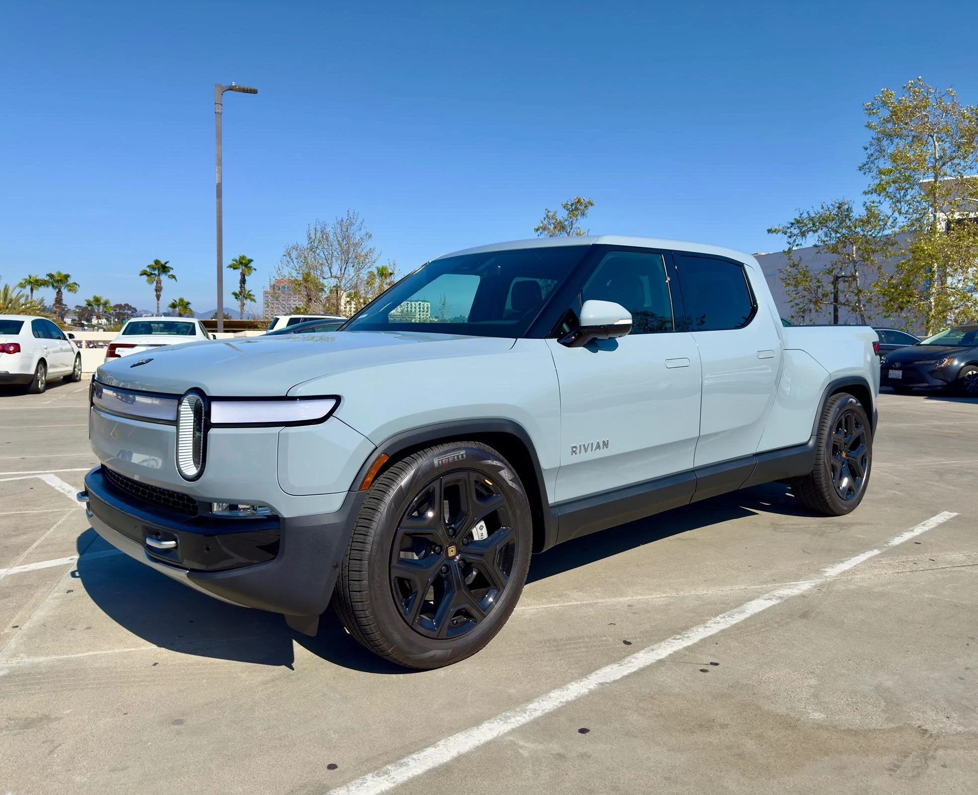 Rivian R1T R1S Meet Rocky IMG_4309