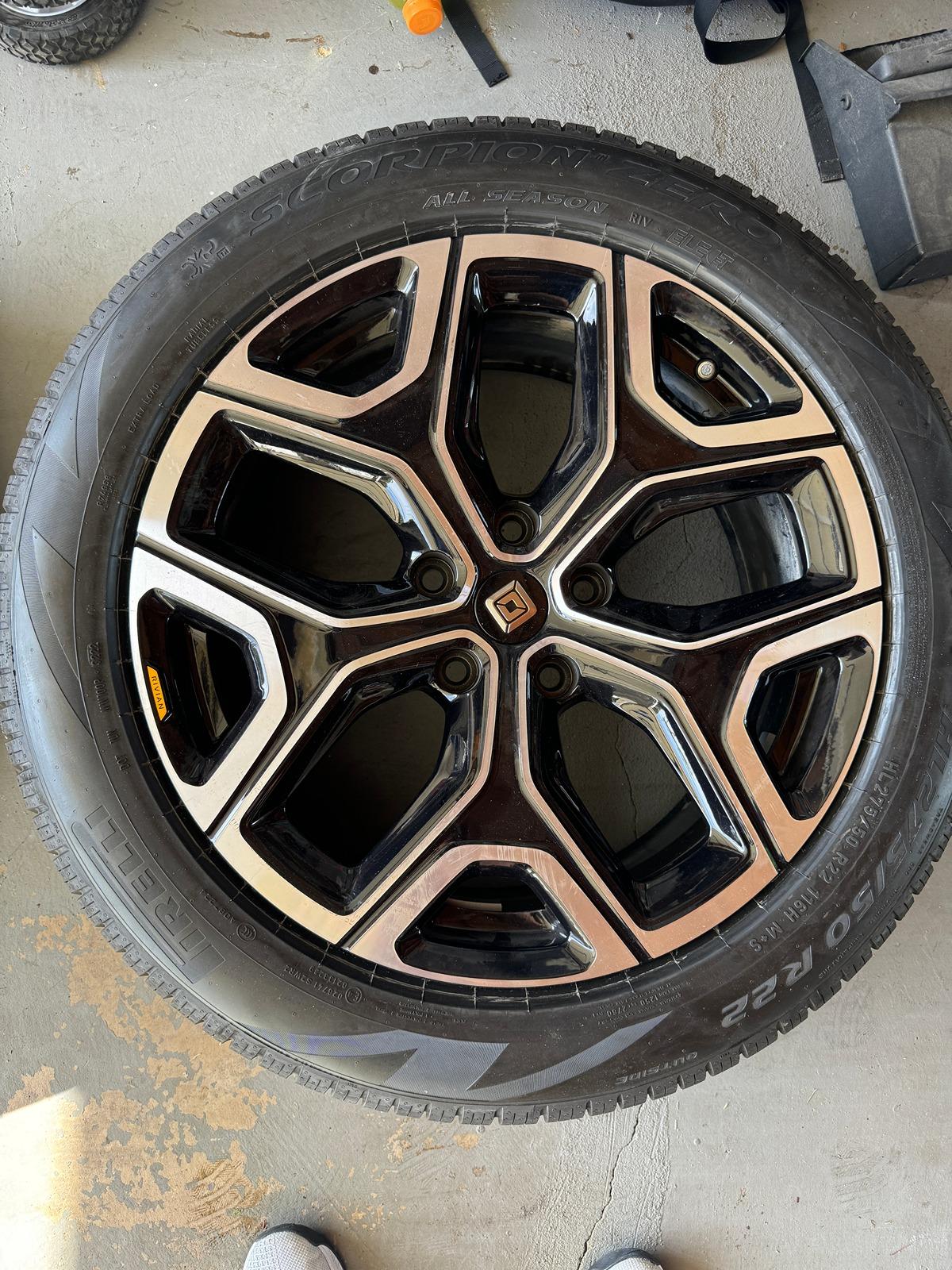 Rivian R1T R1S 22" Sport Bright OEM Wheels IMG_3057.JPG