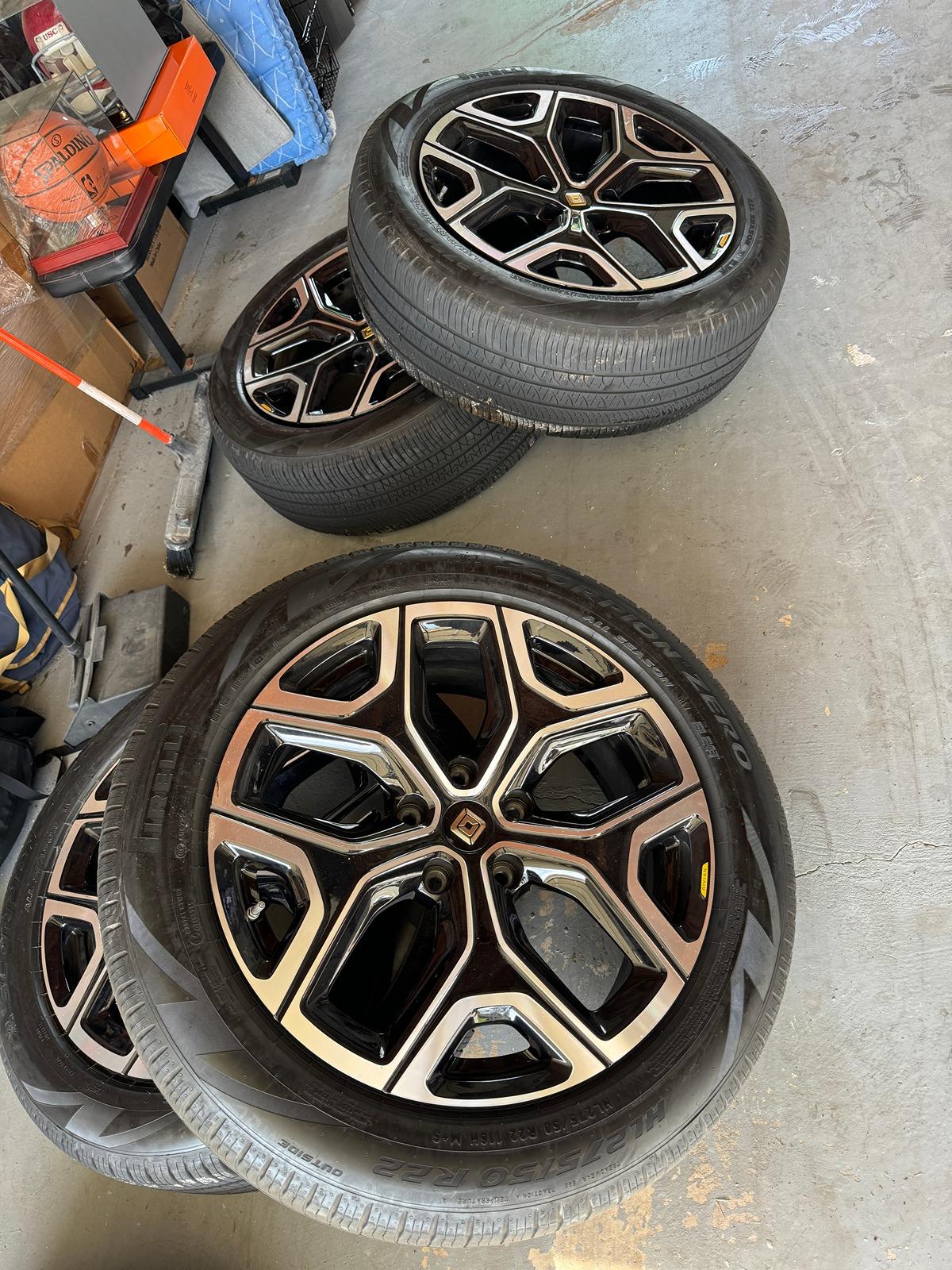 Rivian R1T R1S 22" Sport Bright OEM Wheels IMG_3058.JPG