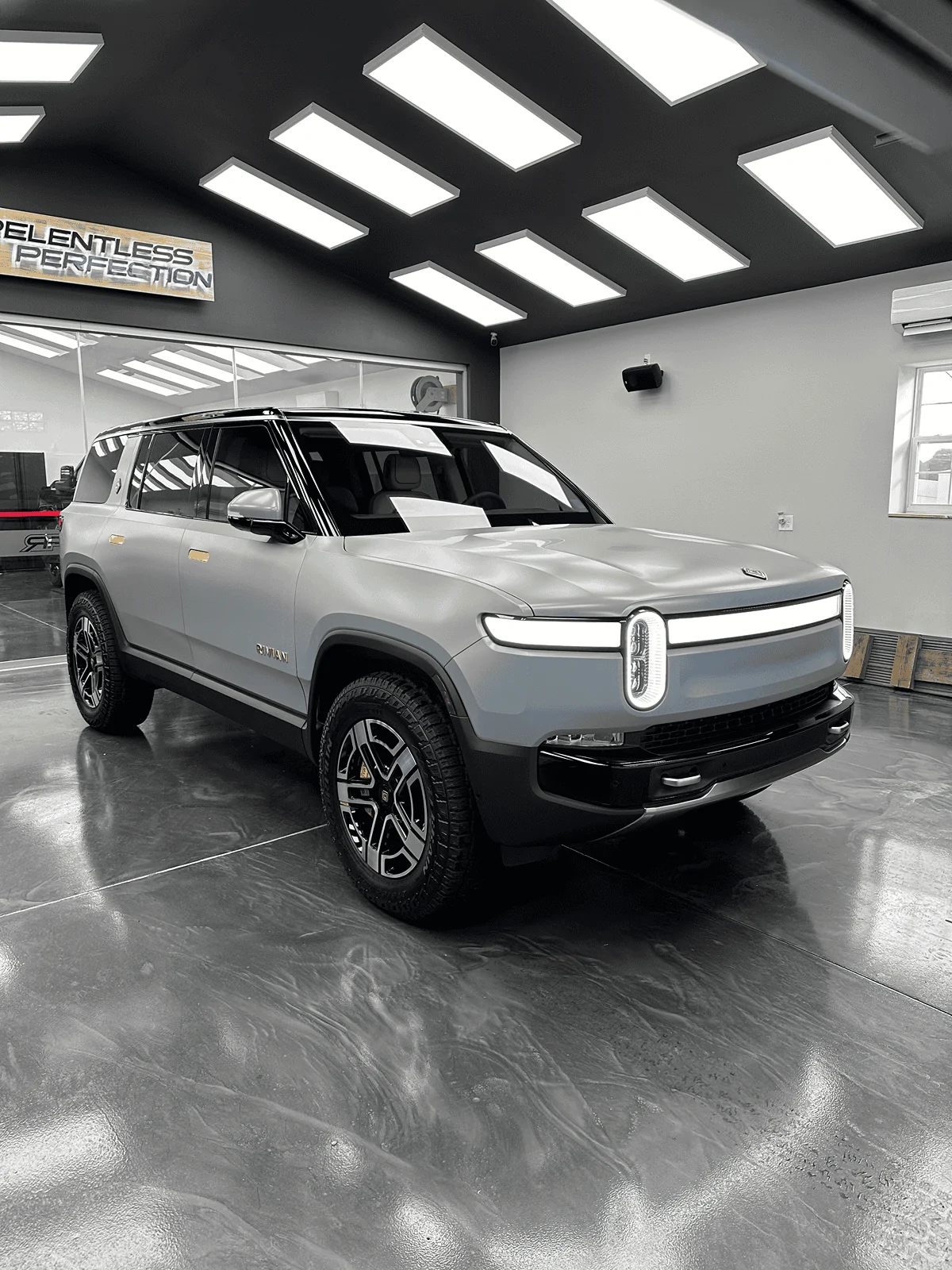 Rivian R1T R1S ? LIMESTONE R1S  Photos 1711229798916-1c