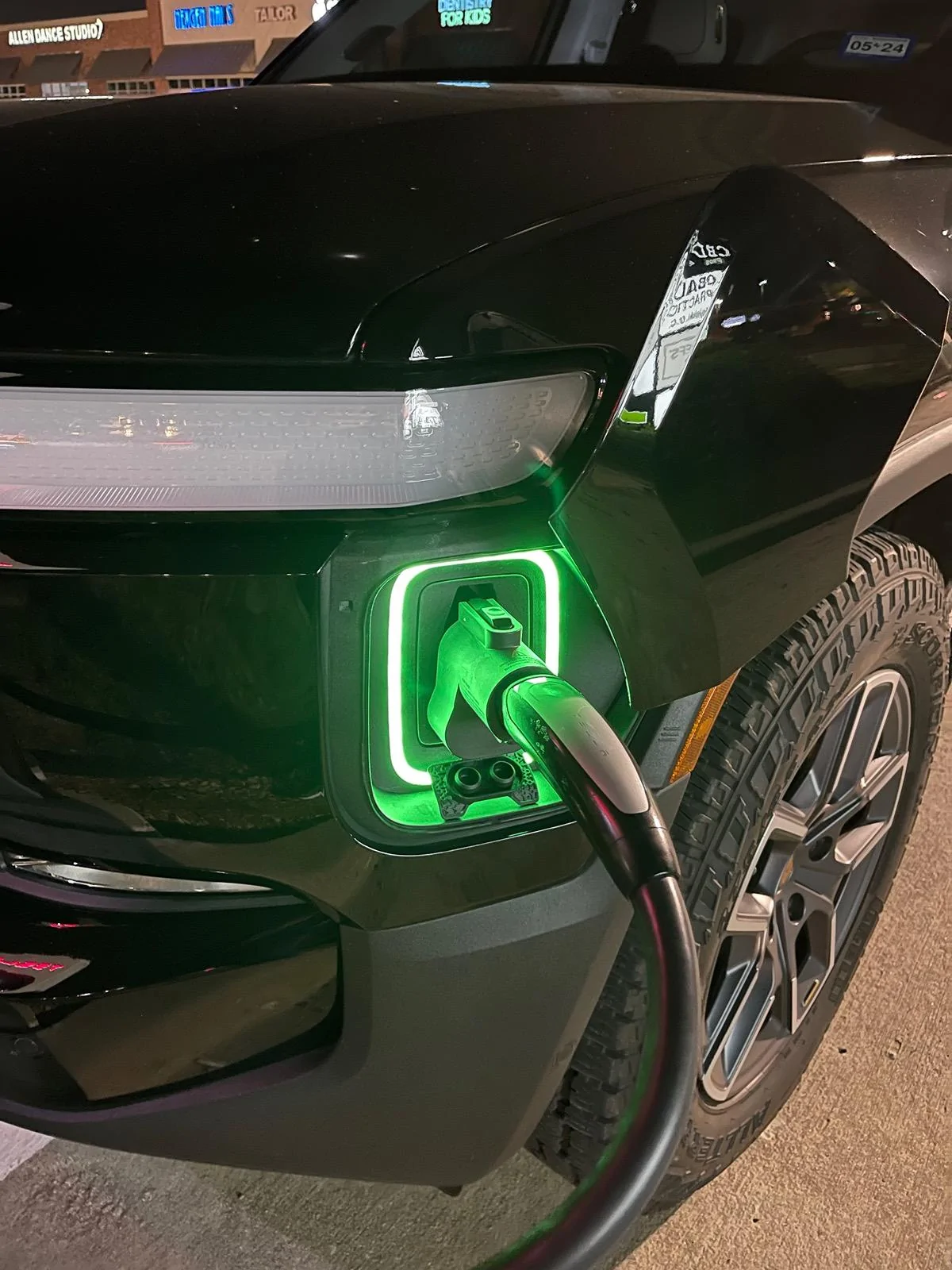 Rivian R1T R1S MidnightRivian's R1S Tesla Charger test session hitting speeds @ 217 kW using A2Z adapter / plug and charge feature IMG_9195