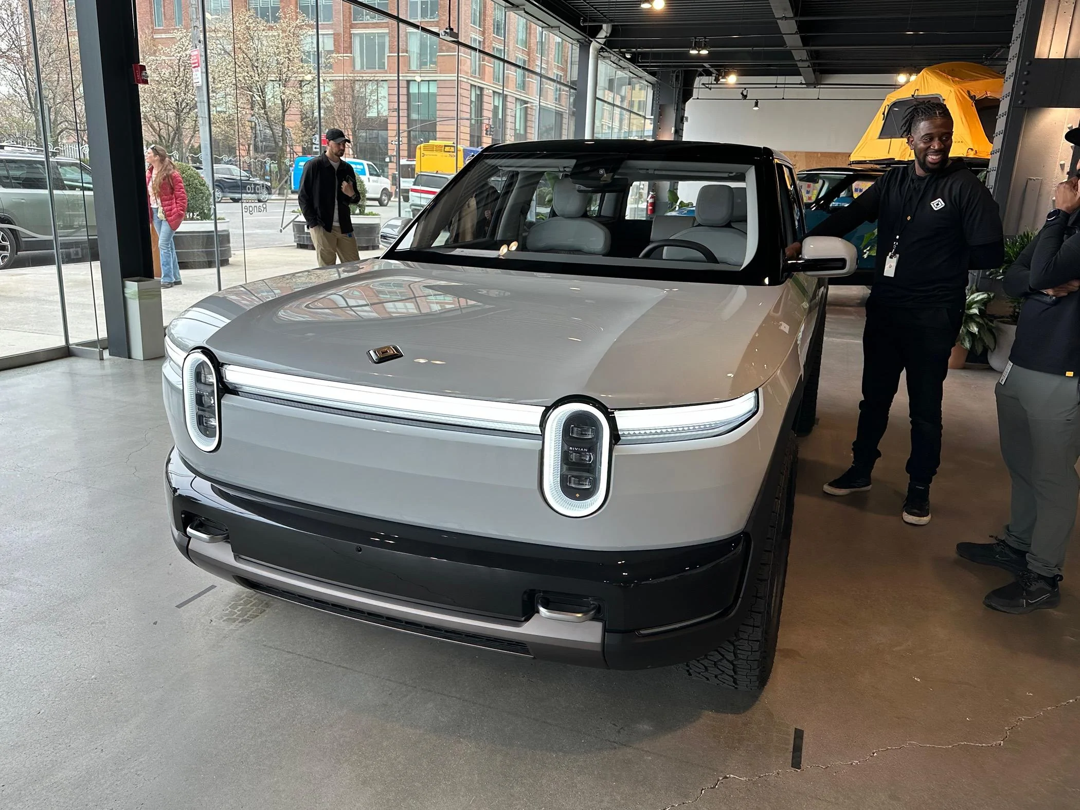 Rivian R1T R1S R2 in NYC (Cloud White R2 Photos)! B6EC9199-3951-471D-87F2-EFB88BE20000