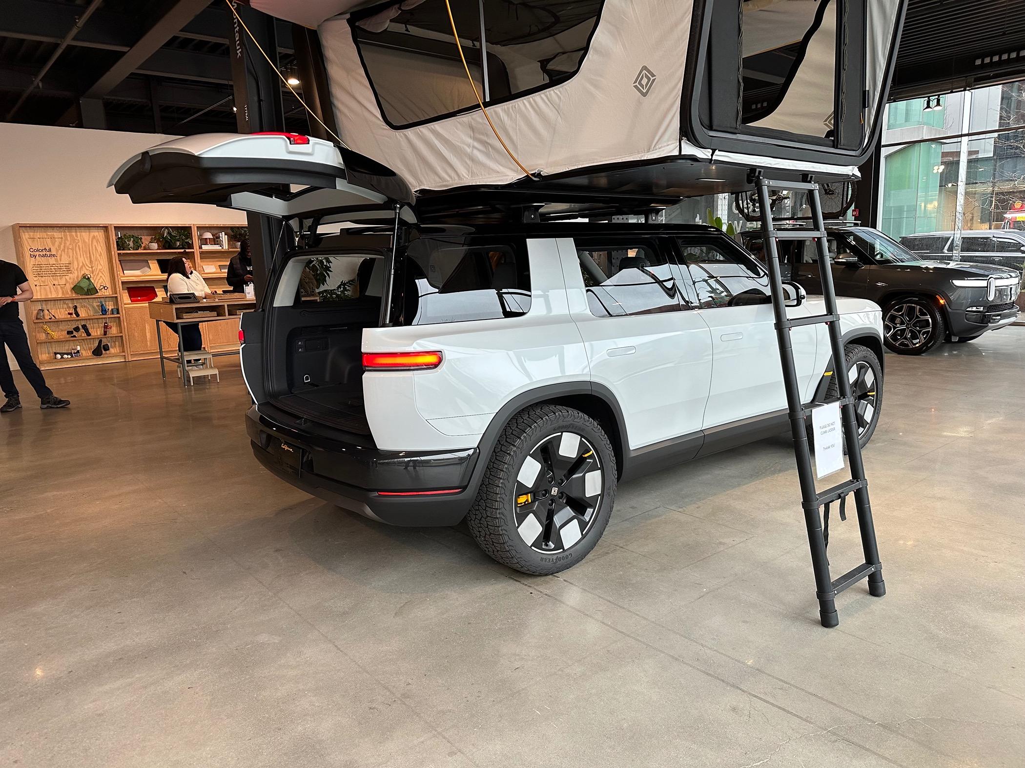 Rivian R1T R1S R2 in NYC (Cloud White R2 Photos)! IMG_1682