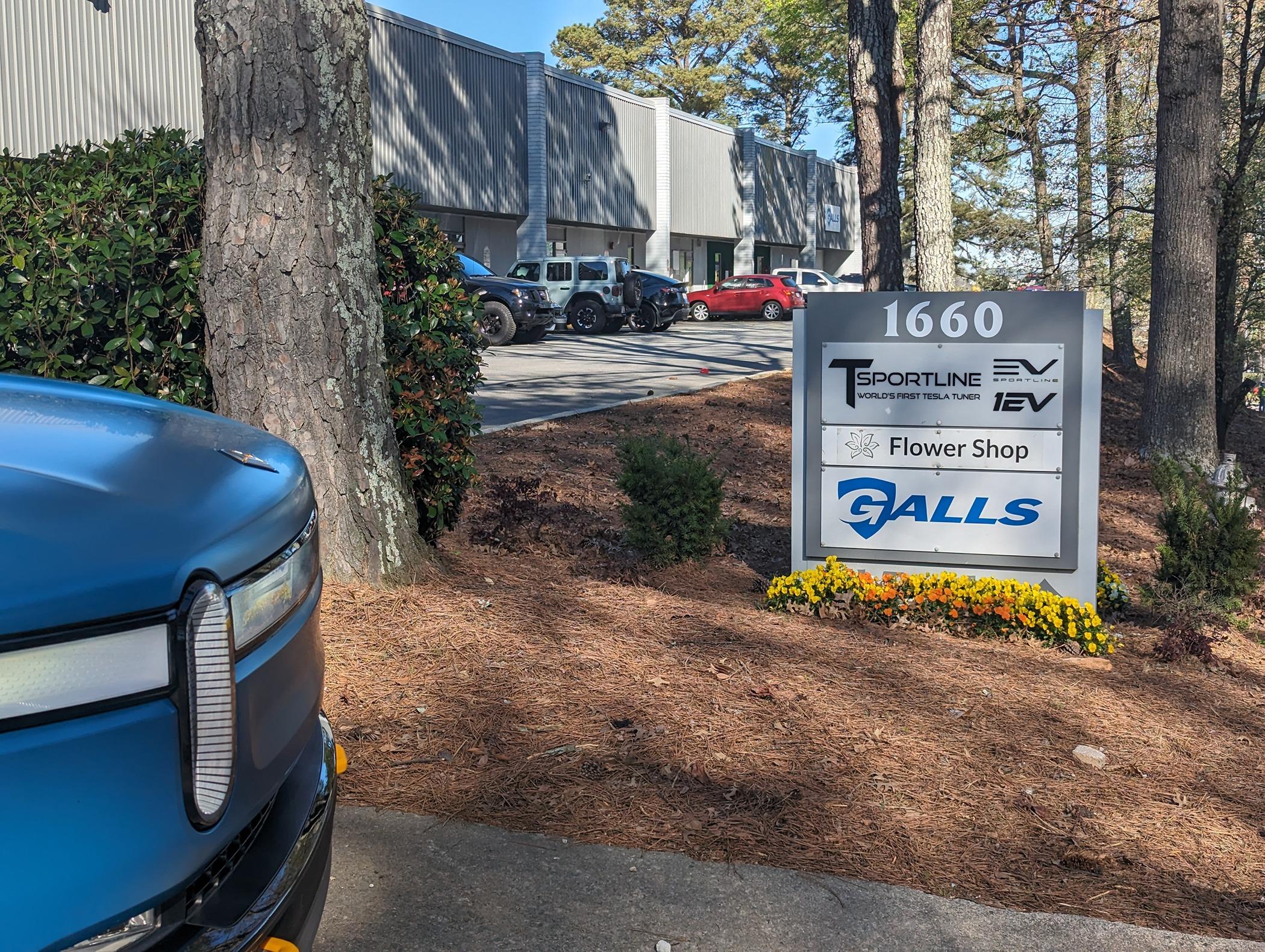 Rivian R1T R1S Installed R1S RMaxx running boards at EV Sportline in Atlanta 1000006453