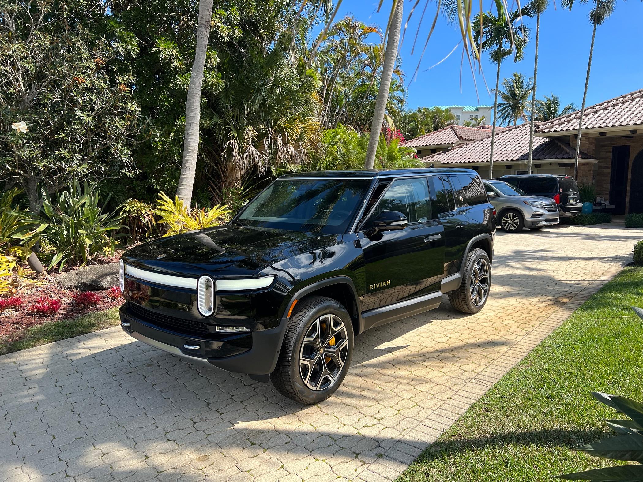 Rivian R1T R1S Alignment issues. Anyone else? IMG_8423