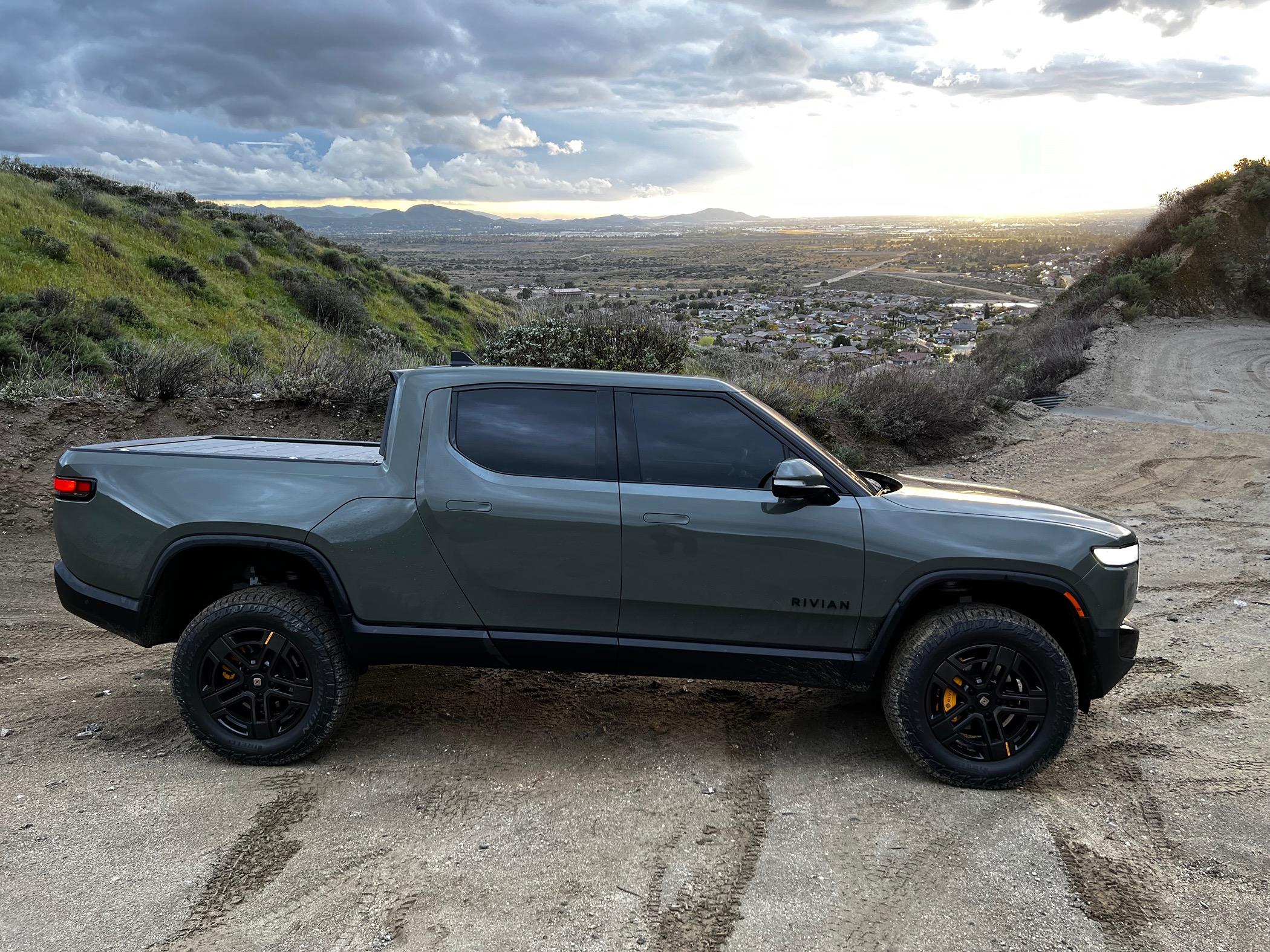 Rivian R1T R1S Ceramic tint the windshield? IMG_1156