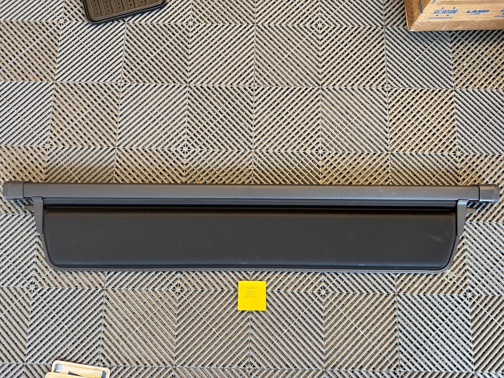 Rivian R1T R1S Rivian R1S roller shade cover IMG_1429