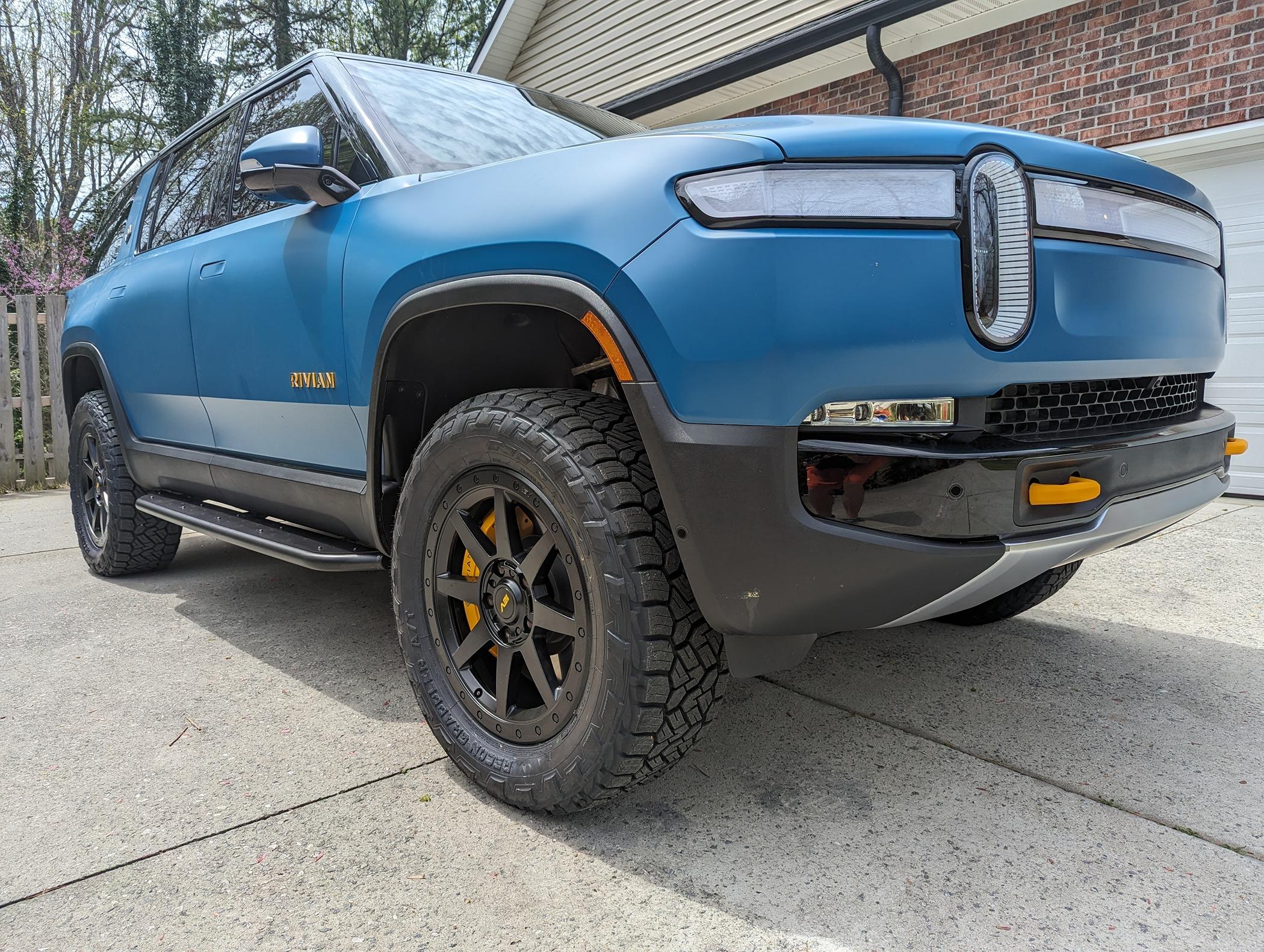 Rivian R1T R1S Installed R1S RMaxx running boards at EV Sportline in Atlanta 1000006496