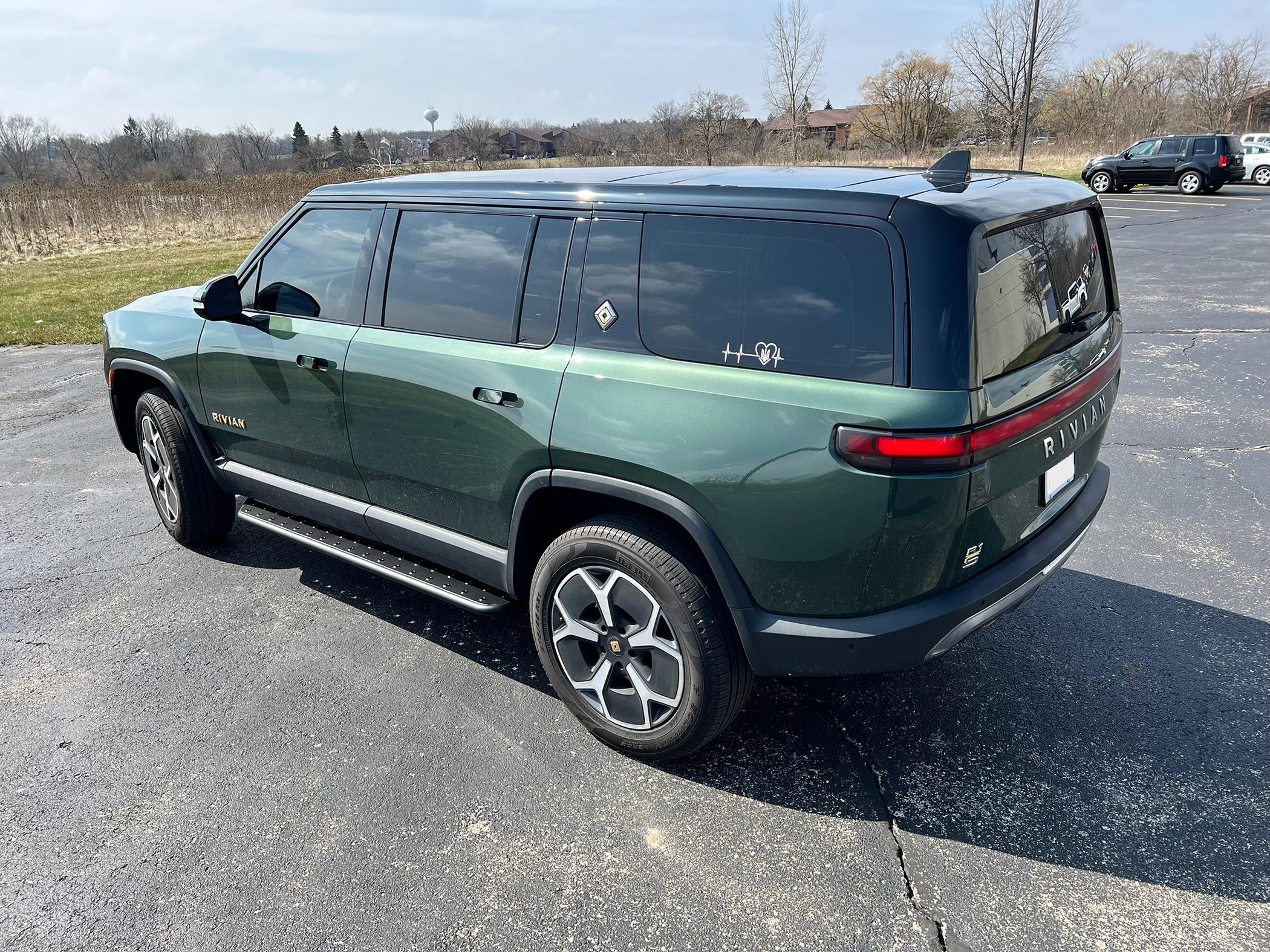 Rivian R1T R1S RealWheels EV Stainless Steel Running Boards IMG_4331