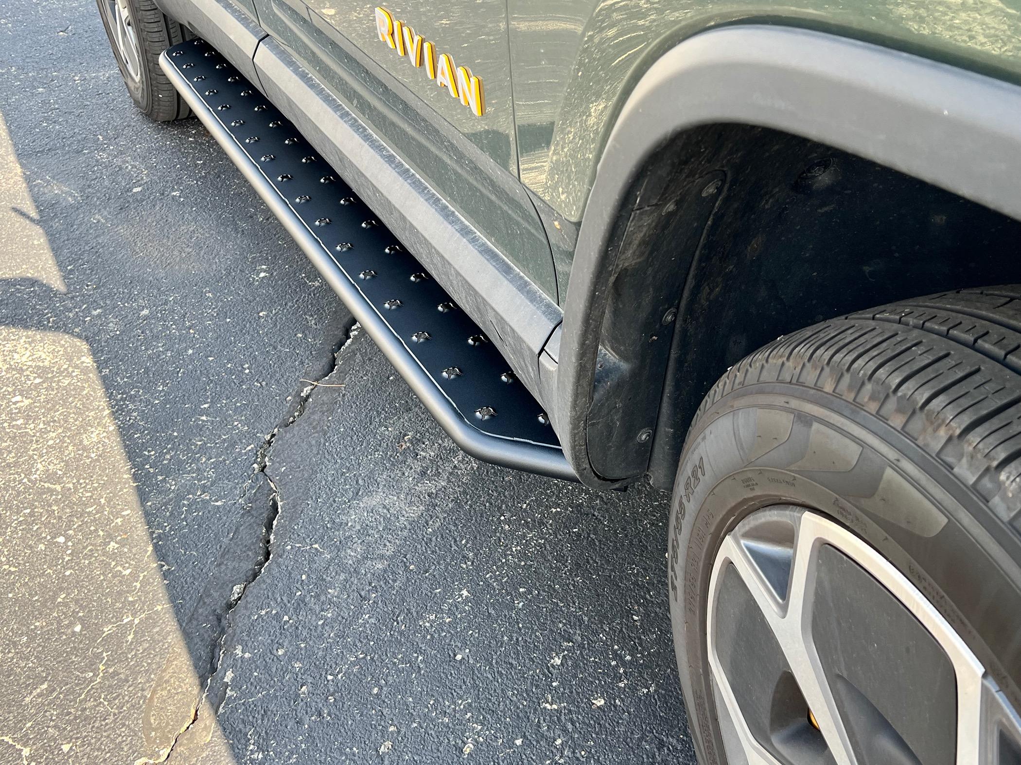 Rivian R1T R1S RealWheels EV Stainless Steel Running Boards IMG_4328