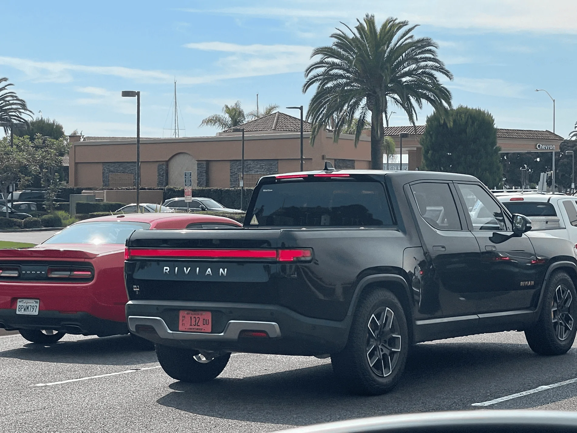 Rivian R1T R1S MIDNIGHT (Black) Rivian Photos RDT_20210923_2119585883234079421215785