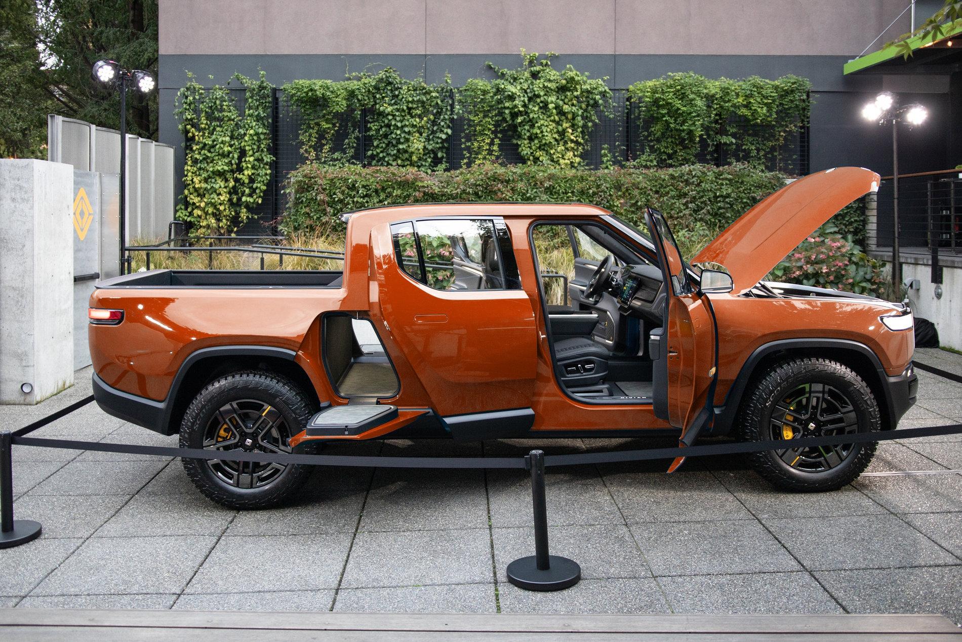 Rivian R1T R1S What R1S exterior color have you definitely decided upon? rivian-orange2-