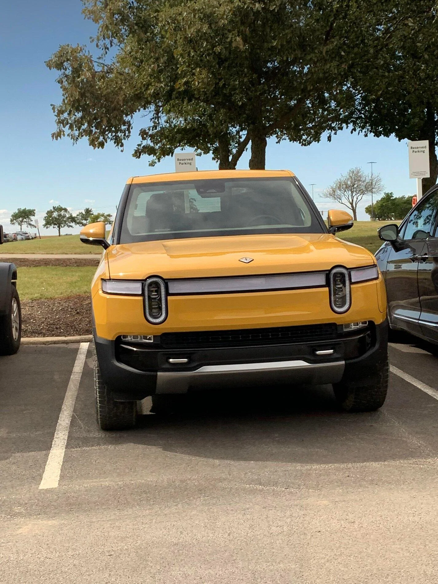 Rivian R1T R1S COMPASS YELLOW R1T Photos Compass Yellow 2022 Rivian R1T pickup truck 3