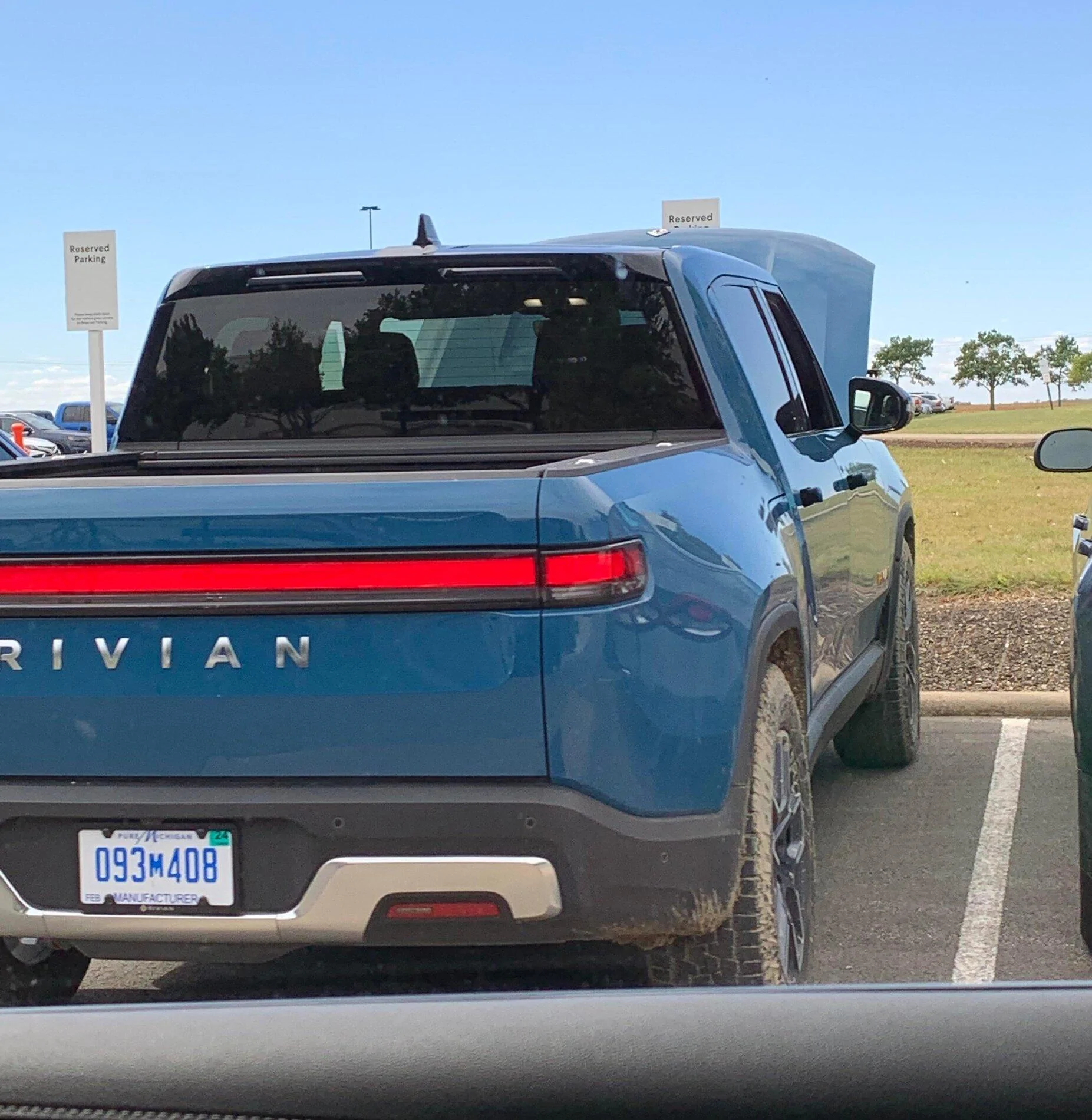 Rivian R1T R1S RIVIAN BLUE Rivian Photos Rivian Blue R1T Rivian pickup truck 1