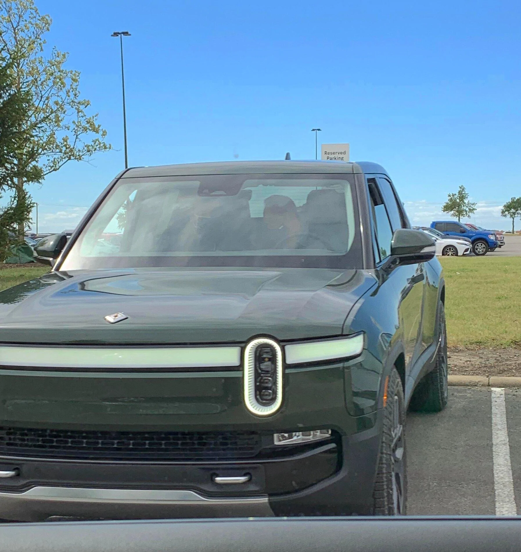 Rivian R1T R1S FOREST GREEN R1T Photos Forest Green R1T picku