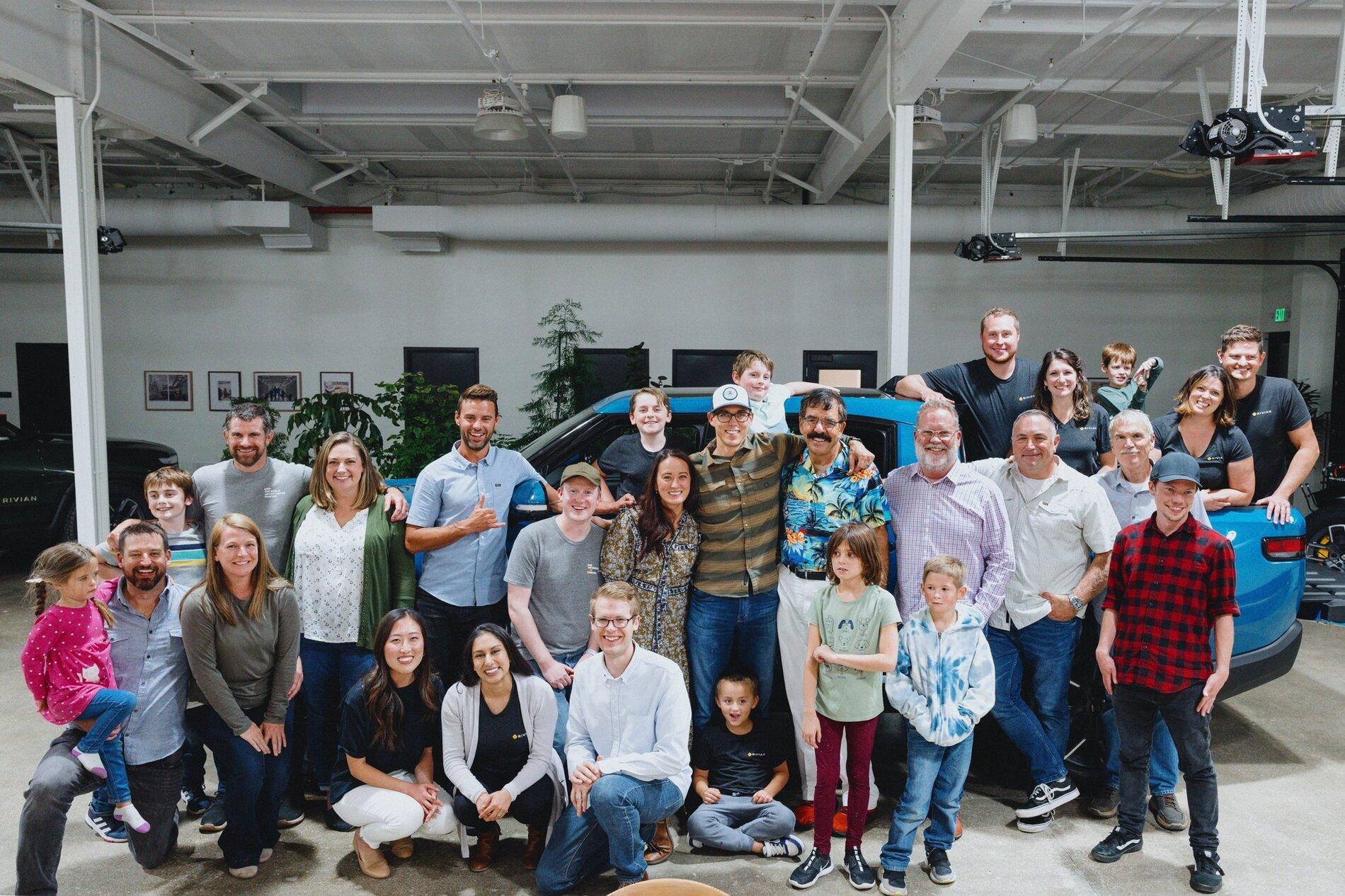 Rivian R1T R1S RJ: Some Early Rivian Deliveries Go To Earliest Company Employees! FAGViJiXEAAQbo-