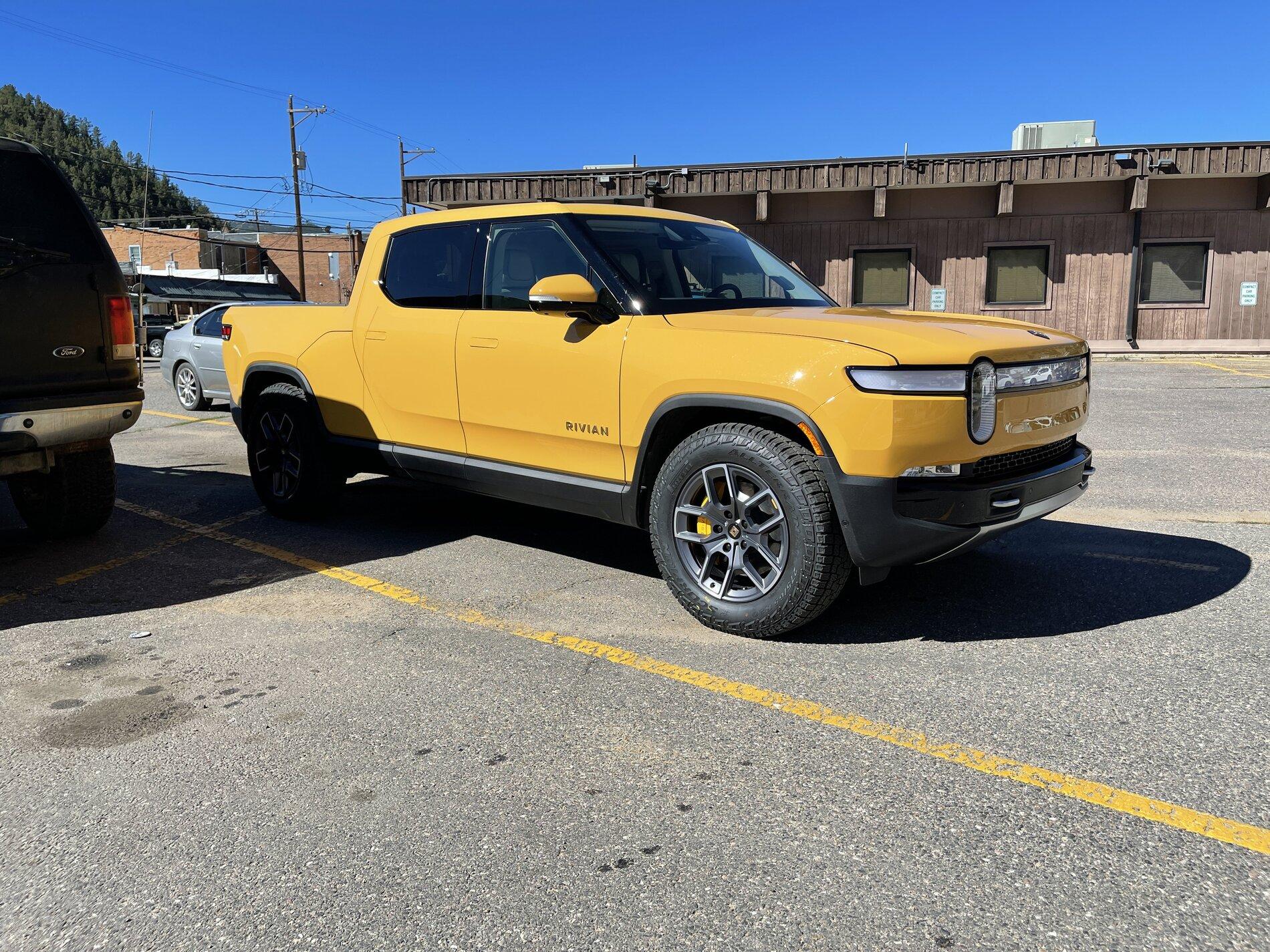 Rivian R1T R1S COMPASS YELLOW R1T Photos E_6Drp-UcAYqxq6