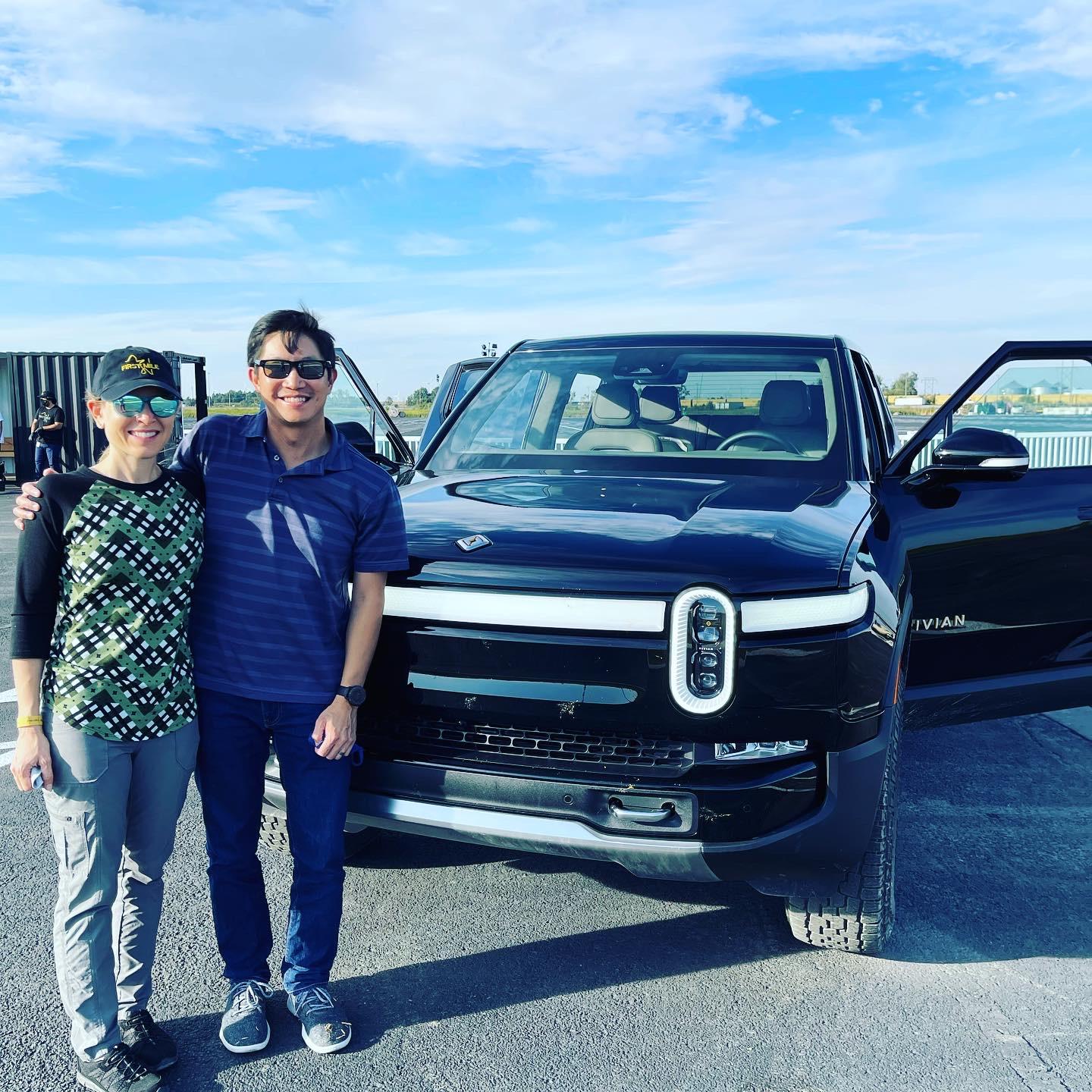 Rivian R1T R1S MIDNIGHT (Black) Rivian Photos fe97b471-a640-42fc-bd16-f1f84baedaea-jpe