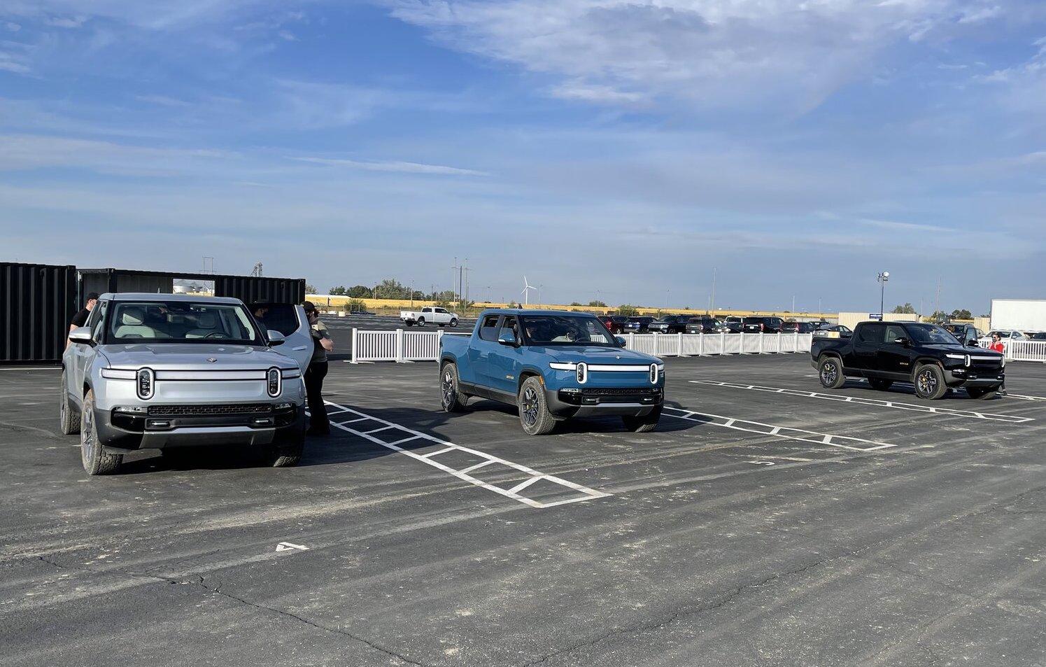 Rivian R1T R1S RIVIAN BLUE Rivian Photos 3526CC91-51A2-4F35-9D2B-7F79C86D7AF8