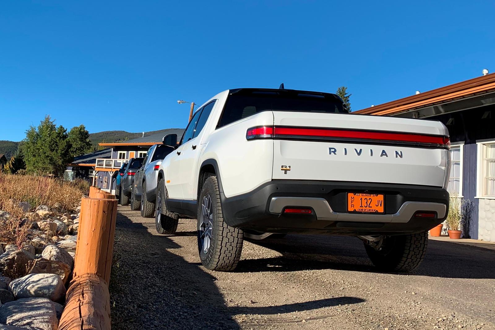 Rivian R1T R1S GLACIER WHITE R1T  Photos Glacier White 2022 Rivian R1T 1