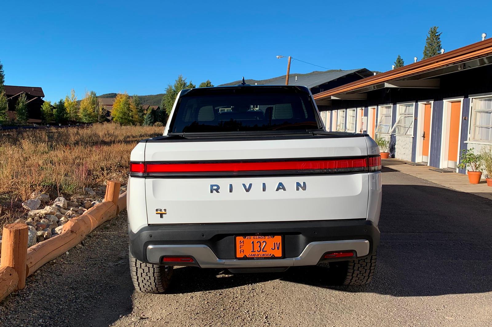 Rivian R1T R1S GLACIER WHITE R1T  Photos Glacier White 2022 Rivian R1T 2