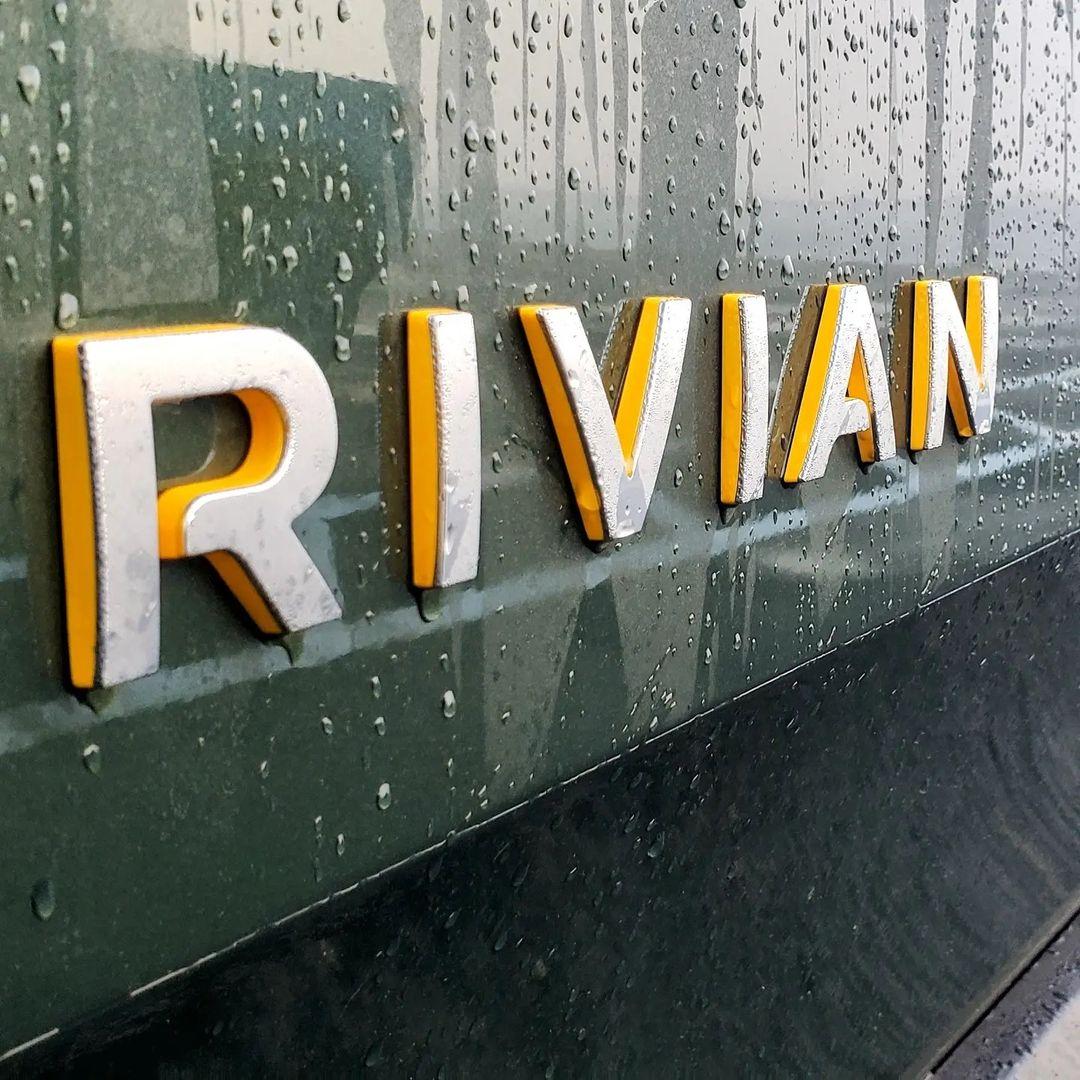 Rivian R1T R1S Badge appreciation thread green badge