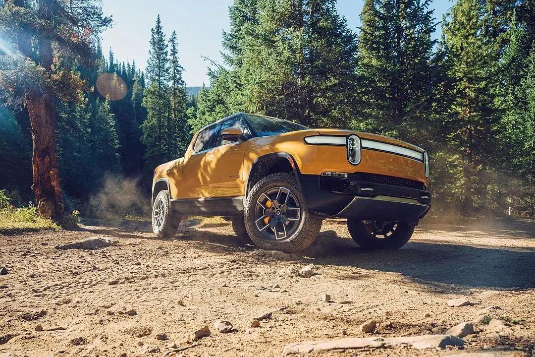 Rivian R1T R1S COMPASS YELLOW R1T Photos Compass Yellow R1T Rivian 3