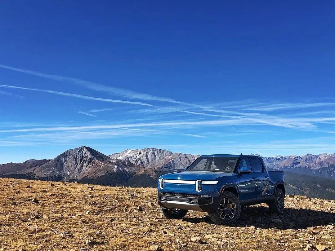 Rivian R1T R1S RIVIAN BLUE Rivian Photos Rivian Blue R1T Rivian Pickup Truck 5