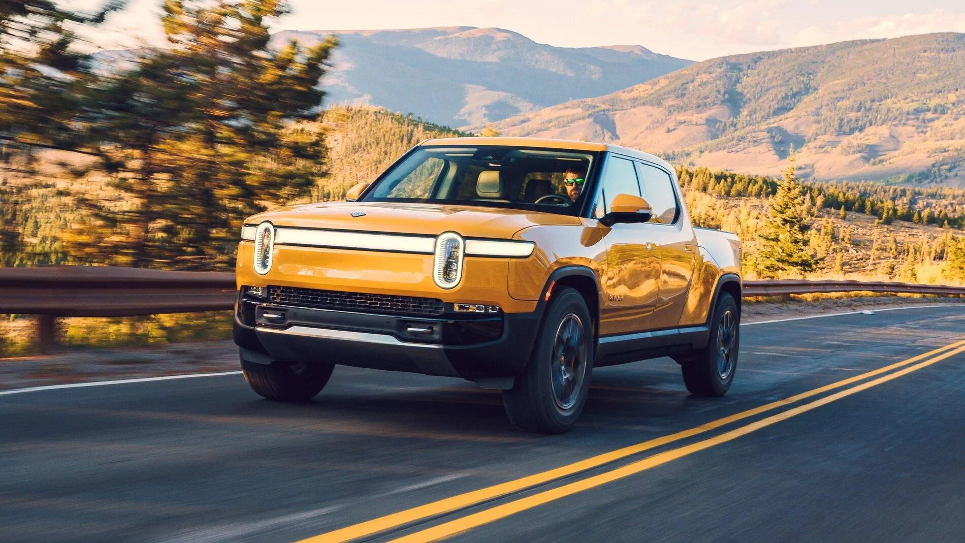 Rivian R1T R1S COMPASS YELLOW R1T Photos Compass Yellow R1T Rivian Pickup Truck 10
