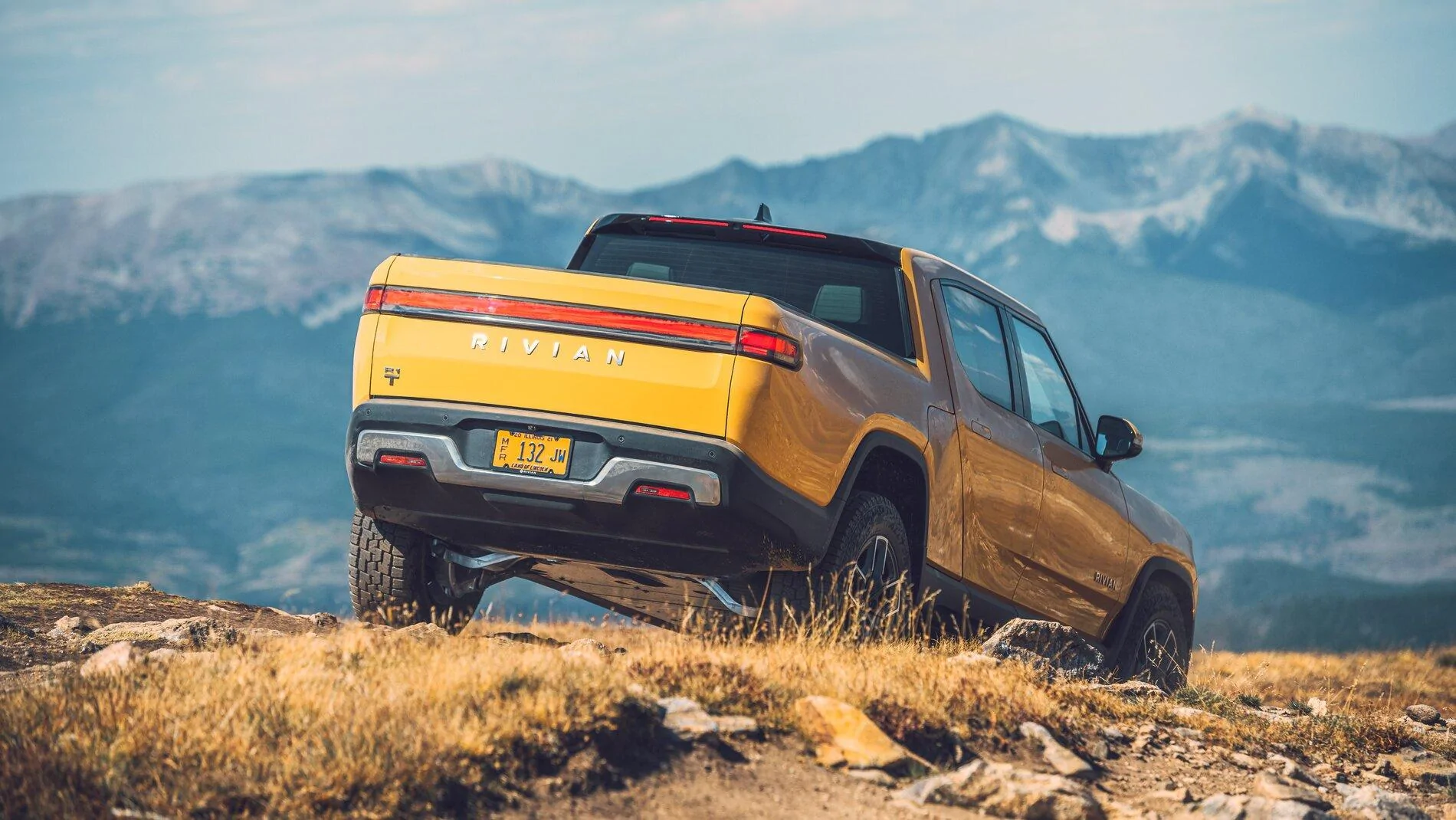 Rivian R1T R1S COMPASS YELLOW R1T Photos Compass Yellow R1T Rivian Pickup Truck 4