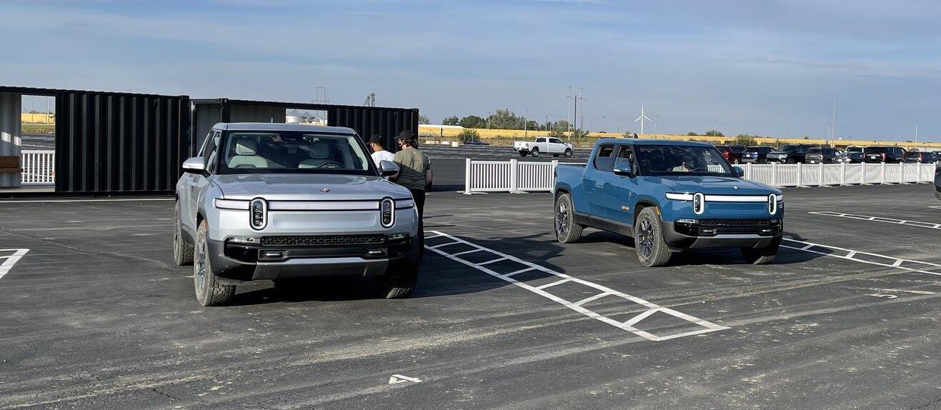 Rivian R1T R1S Real Rivian Photos & Videos B5805F1D-F4DB-4BB7-9676-6B045ADB251E