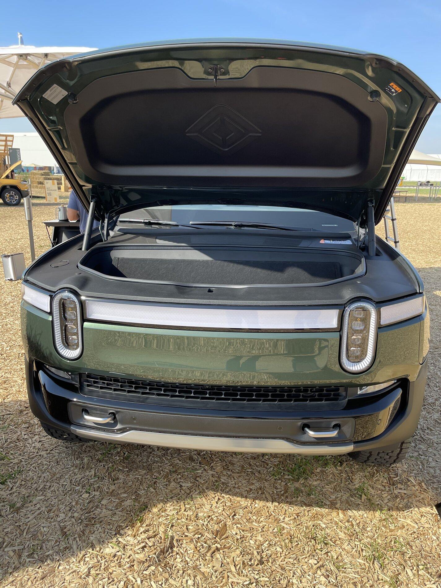 Rivian R1T R1S My 1st Mile Test Drive A7AC92C3-458E-43EE-934A-BB9455EBA4E5