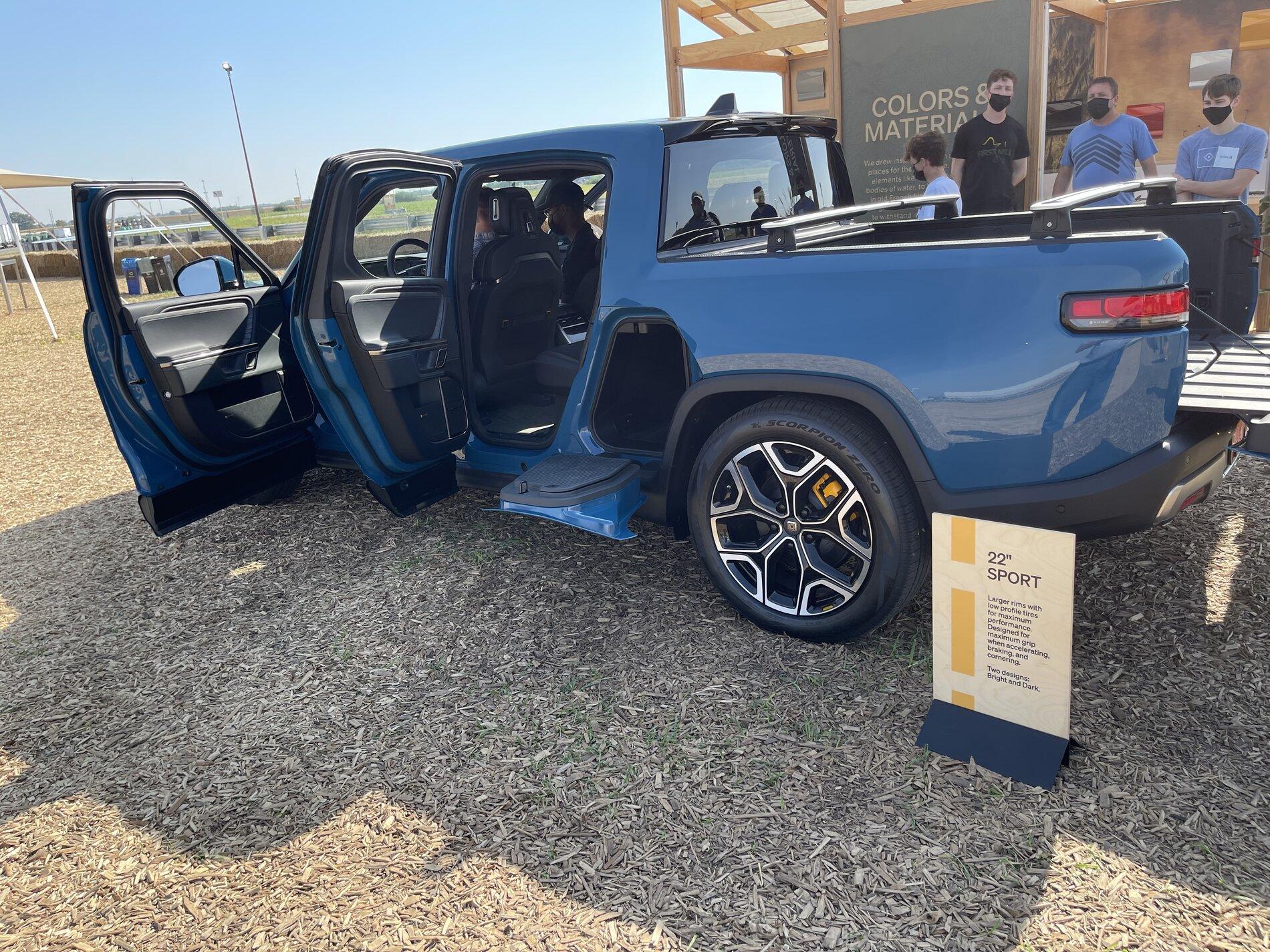 Rivian R1T R1S My 1st Mile Test Drive 7E5122A6-D1A5-4E90-9778-531D9C1FF379