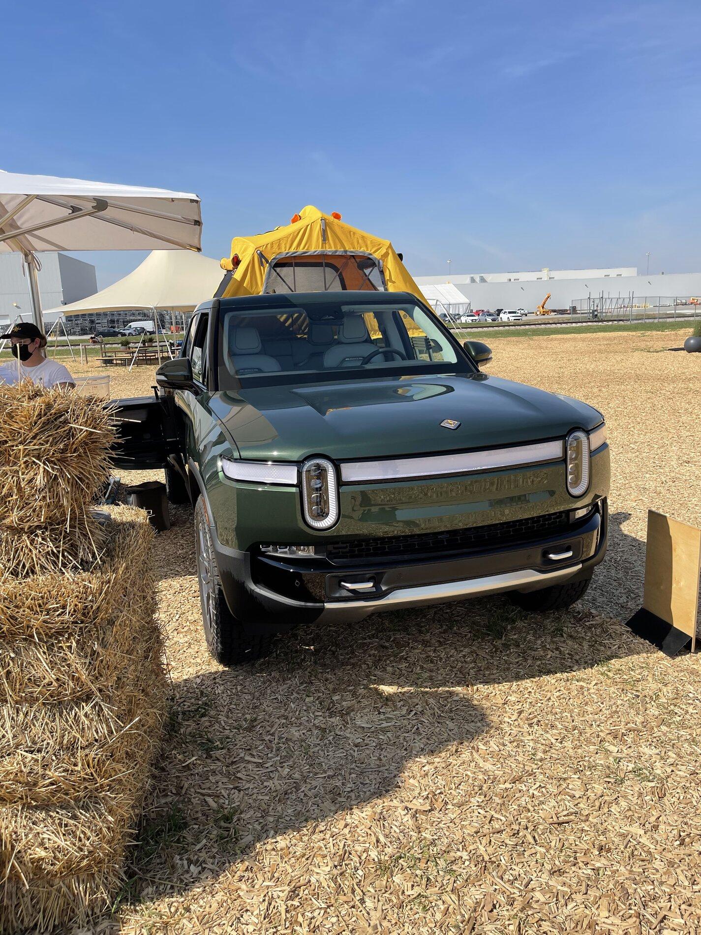 Rivian R1T R1S My 1st Mile Test Drive 7AA93659-DCB7-4E06-8ADA-9980DF53B47C