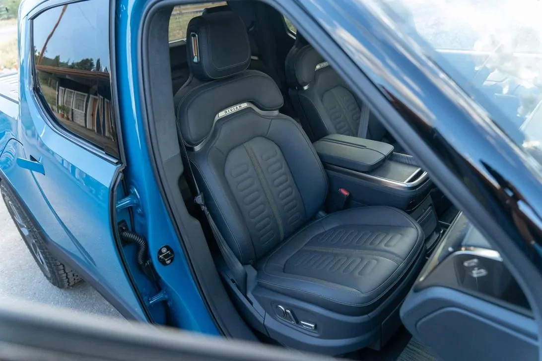 Rivian R1T R1S BLACK MOUNTAIN Rivian Interior Photos rivian-r1t-launch-edition-2022-735741