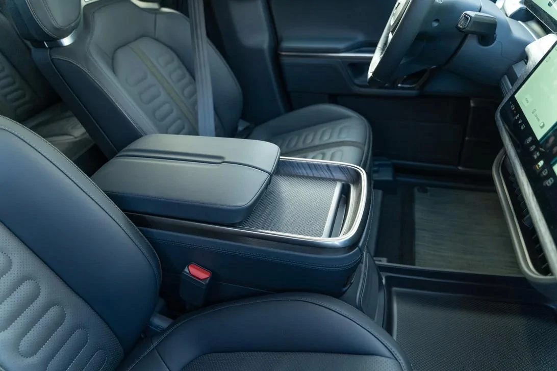 Rivian R1T R1S BLACK MOUNTAIN Rivian Interior Photos rivian-r1t-launch-edition-2022-735745