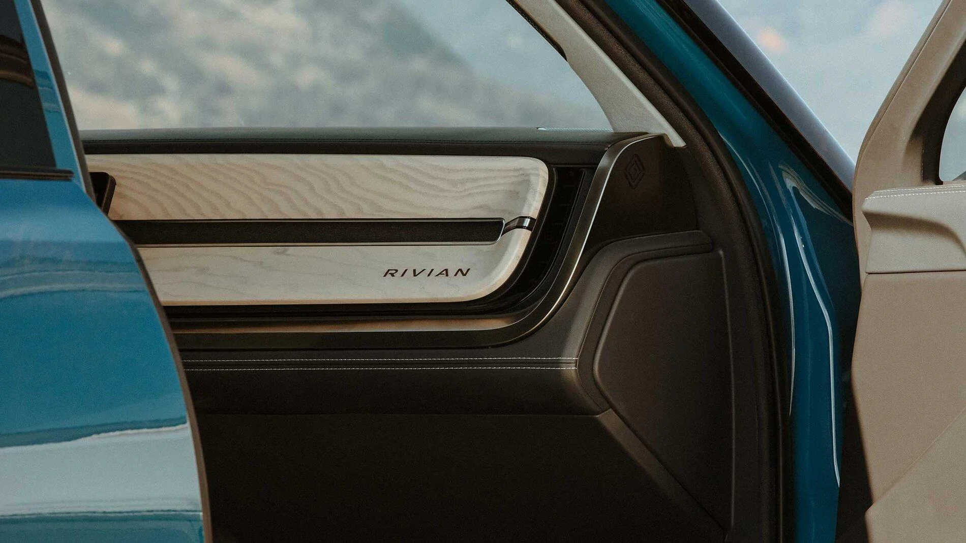 Rivian R1T R1S OCEAN COAST Rivian Interior Photos 2022-Rivian-R1T-5-2