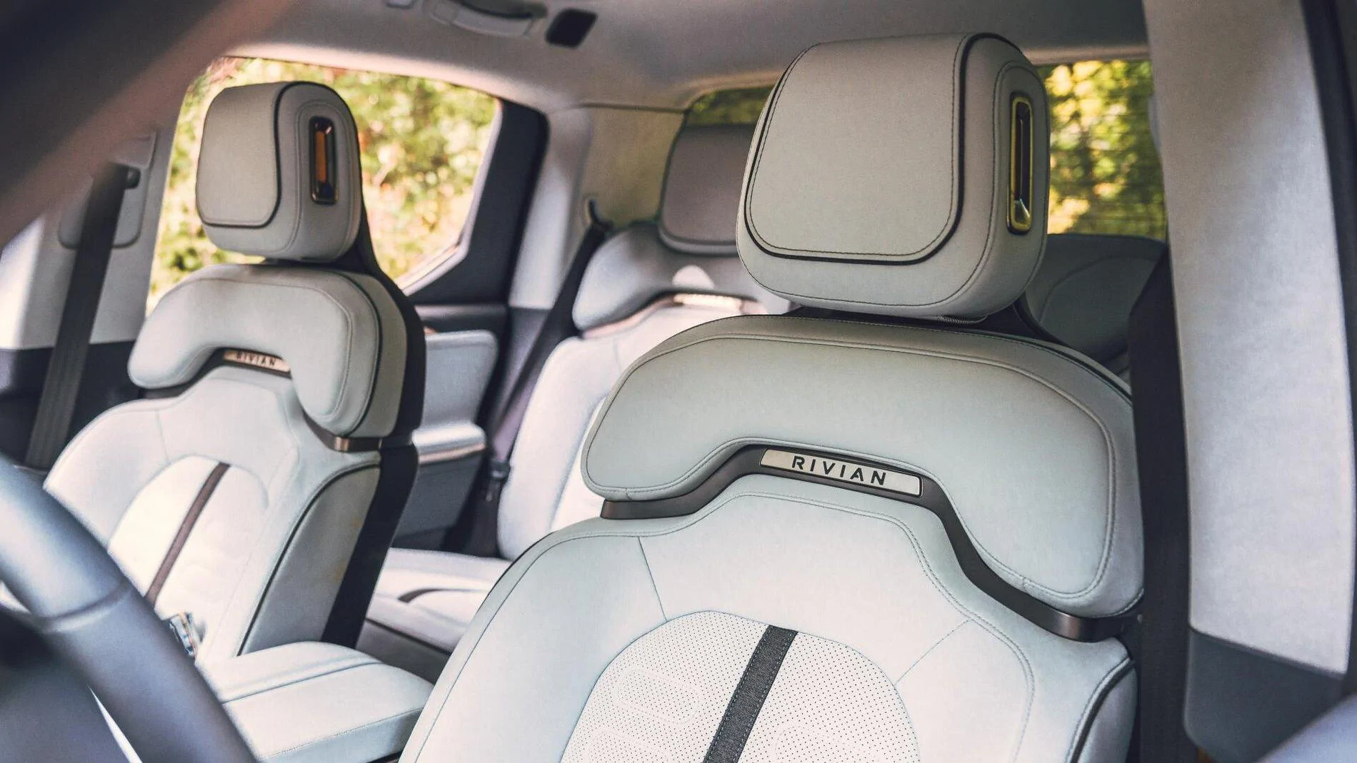 Rivian R1T R1S OCEAN COAST Rivian Interior Photos 11a Rivian R1T