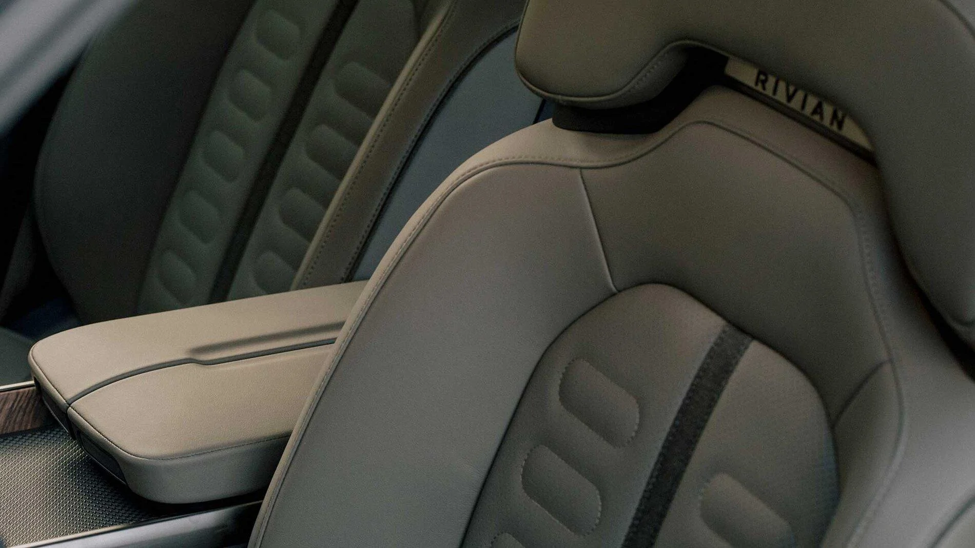 Rivian R1T R1S FOREST EDGE Rivian Interior Photos 2022-Rivian-R1T-50