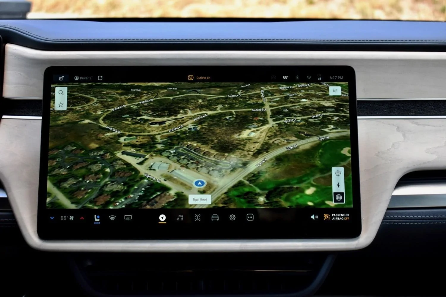 Rivian R1T R1S OCEAN COAST Rivian Interior Photos 2022-rivian-r1t-touchscreen-1500x1000