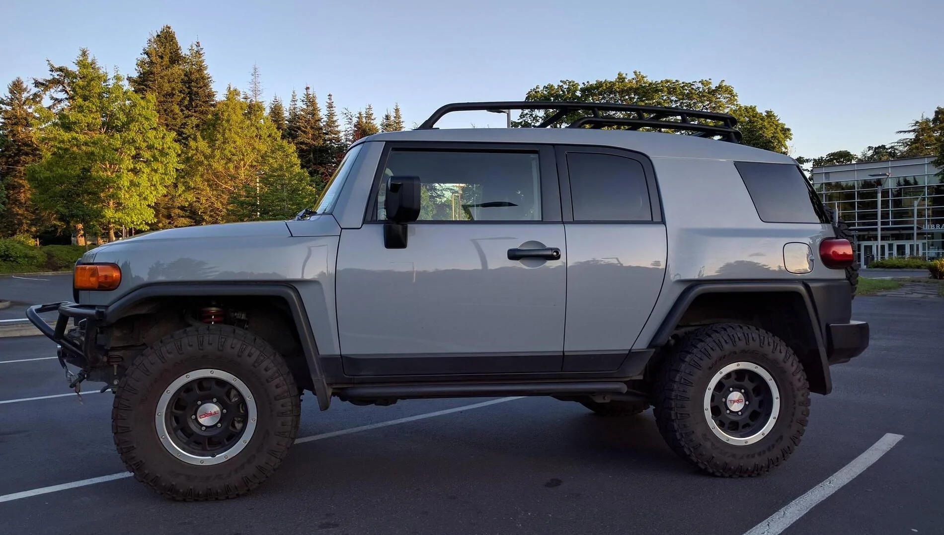 Rivian R1T R1S LIMESTONE R1T Photos il-teams-cement-gray-6-speed-manual-38-500-rw0xkm5