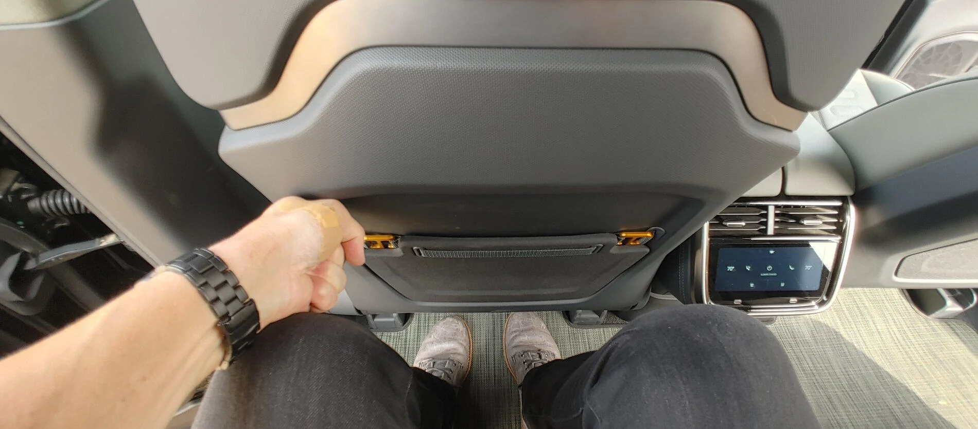 Rivian R1T R1S R1T REAR SEAT LEG ROOM 1001211502_HDR