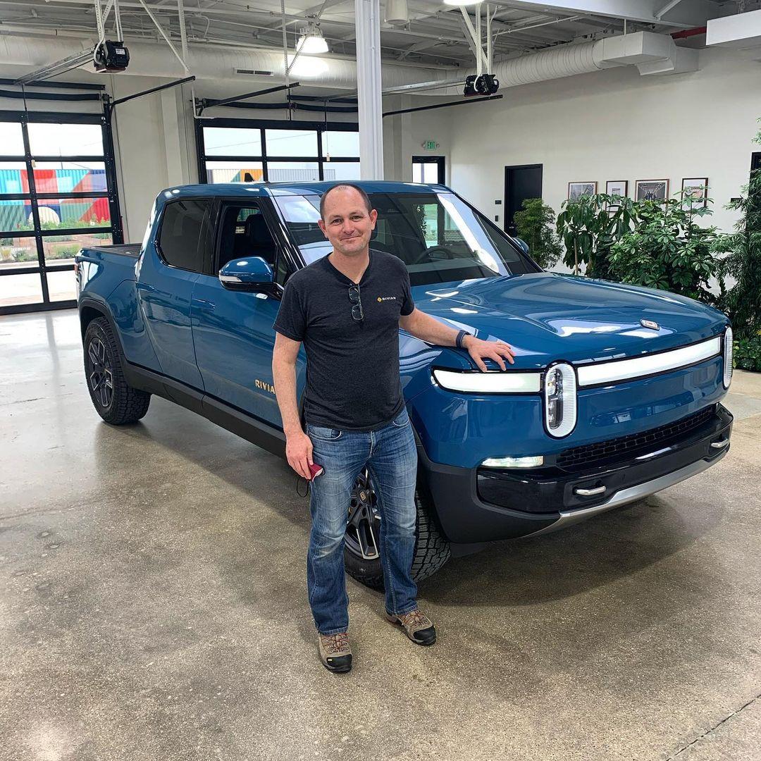 Rivian R1T R1S RIVIAN BLUE Rivian Photos 244359308_1035907510524735_5090057884594660957_n