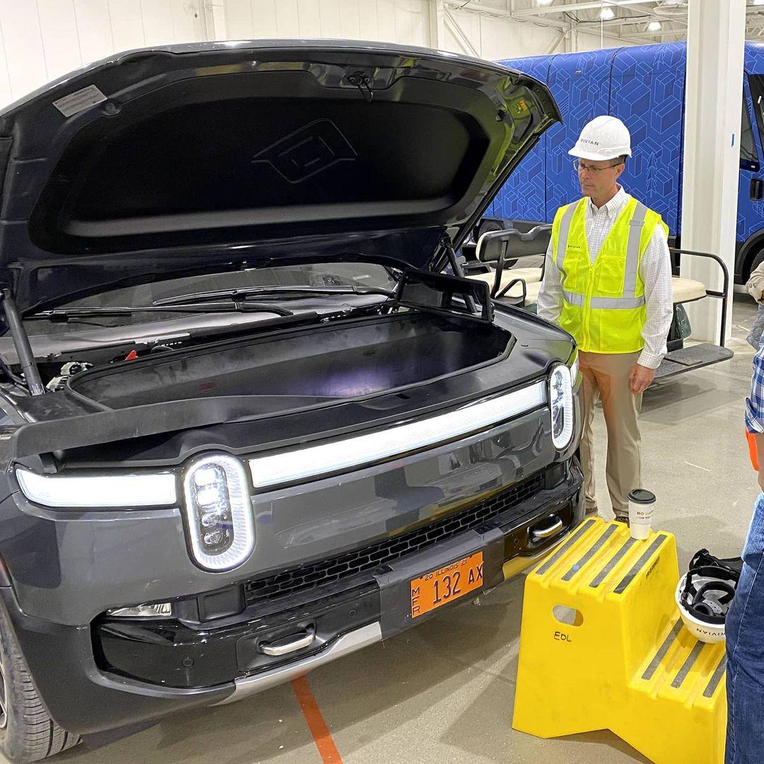 Rivian R1T R1S El CAP GRANITE Rivian Photos El Cap Granite Rivian