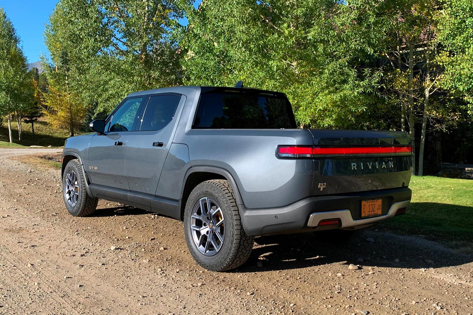 Rivian R1T R1S El CAP GRANITE Rivian Photos Rivian R1T El Cap Granite color 4