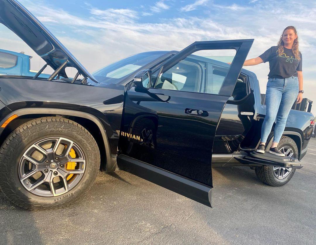 Rivian R1T R1S MIDNIGHT (Black) Rivian Photos Rivian R1T Midnight Black 1
