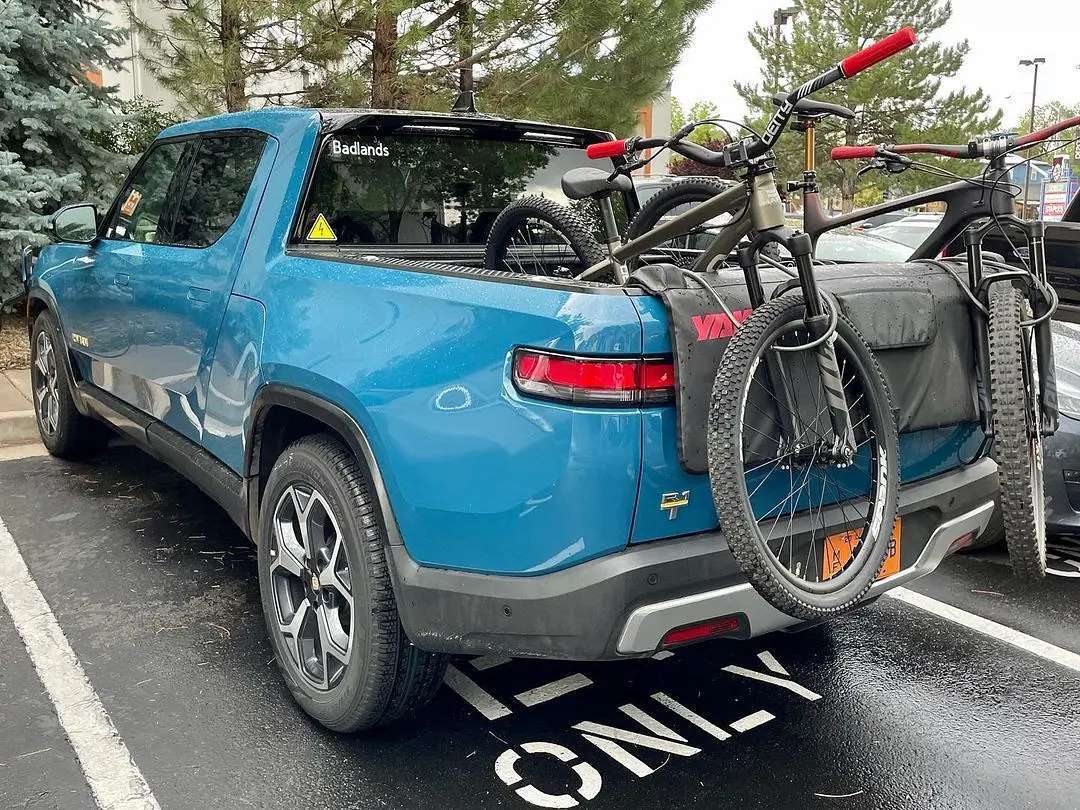 Rivian R1T R1S MTB Tailgate Pad Rivian Blue R1T Pickup Truck 3