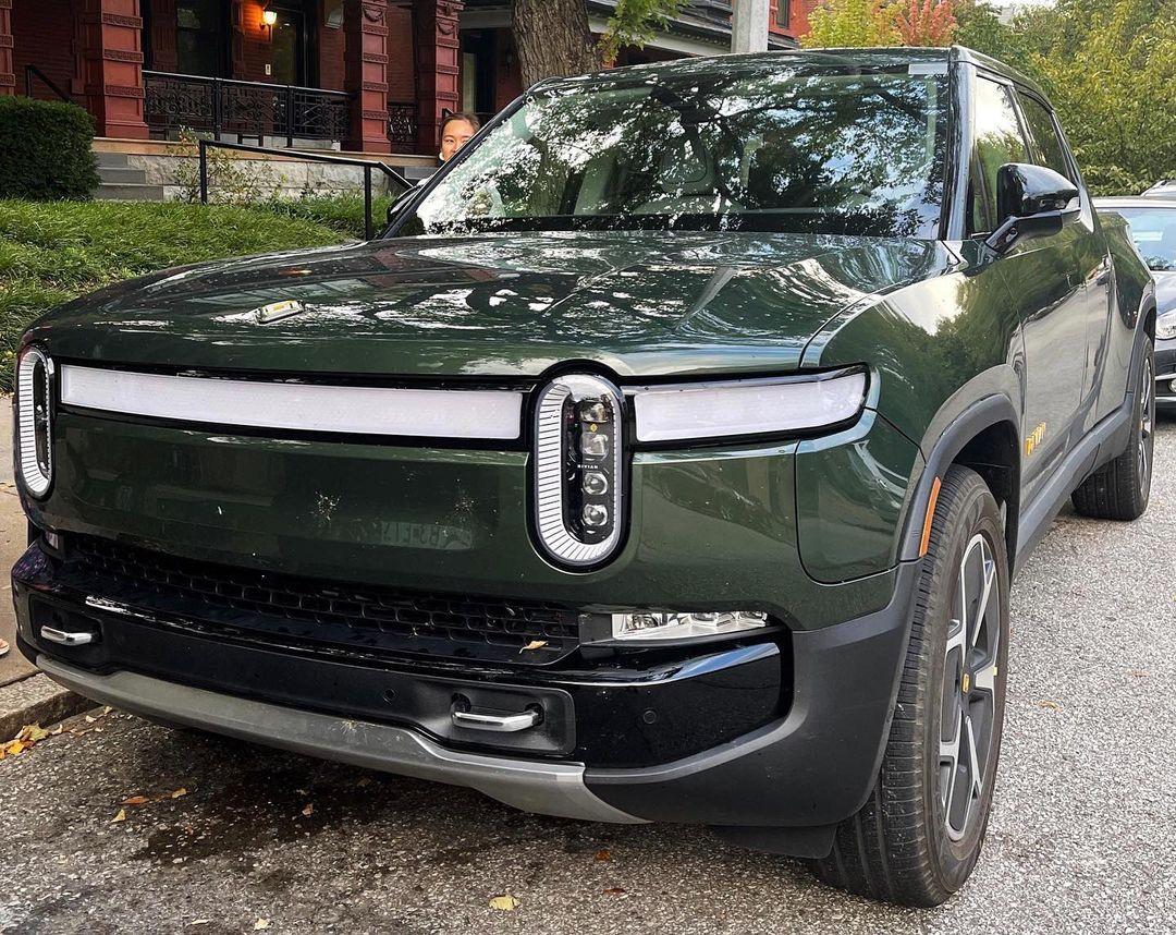 Rivian R1T R1S FOREST GREEN R1T Photos Forest Green 2022 Rivian R1T