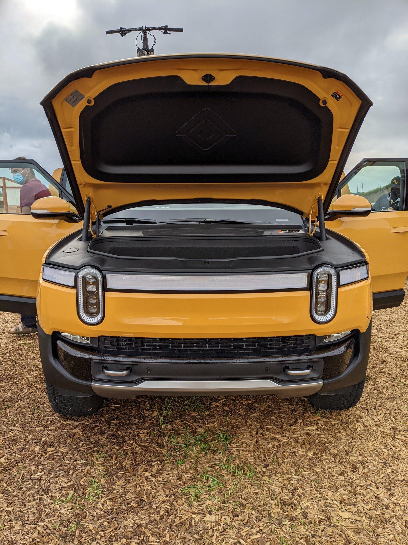 Rivian R1T R1S (UPDATED) My review: I got behind the wheel of R1T and here are the details if you are interested! PXL_20211003_141426259.MP